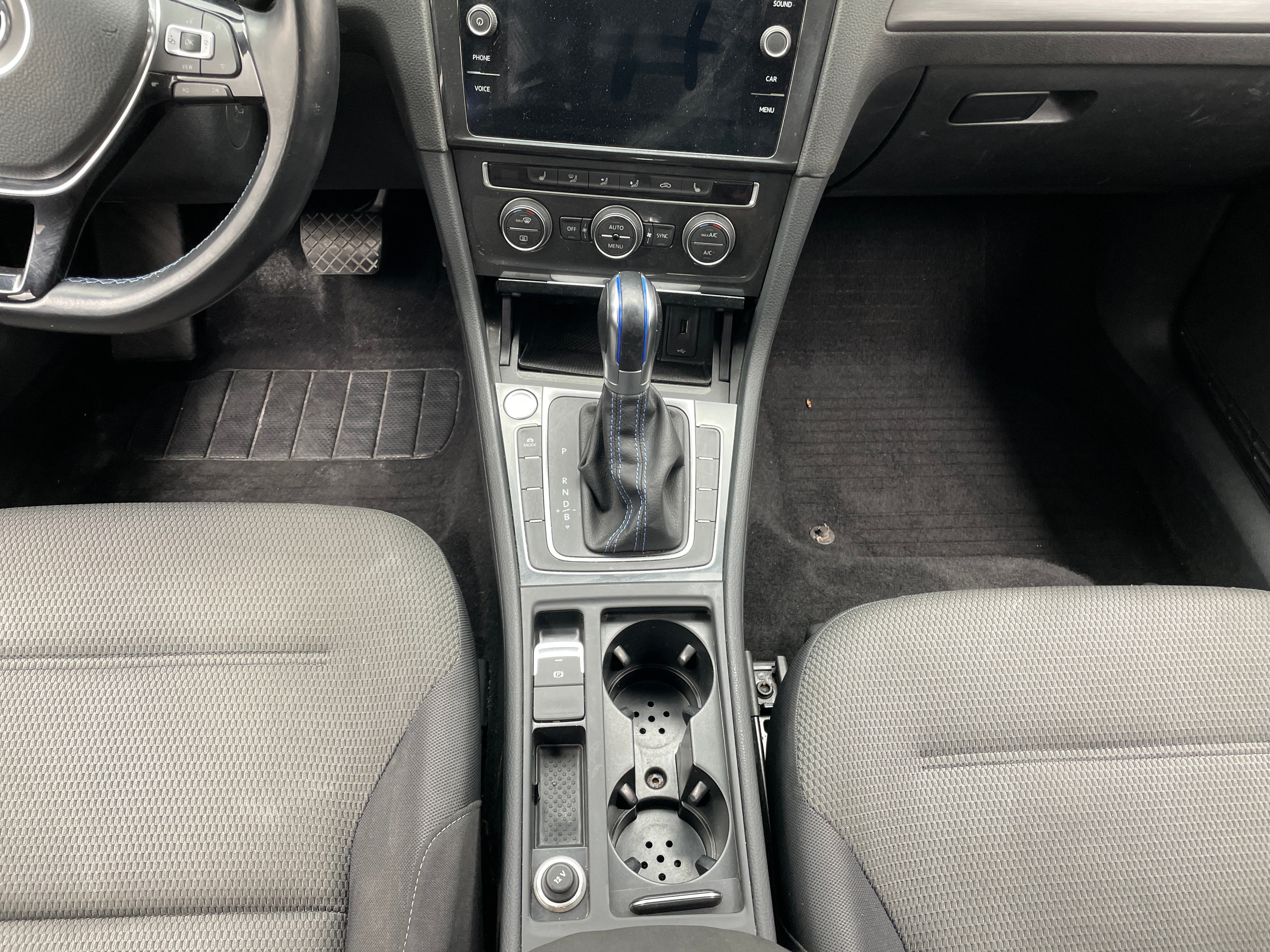 Used 2019 Volkswagen e-Golf e-Golf SE with VIN WVWKR7AU9KW914207 for sale in Oak Creek, WI