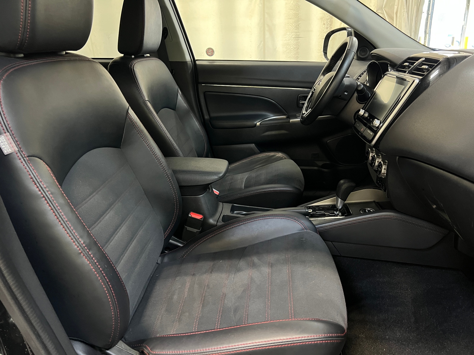 Thumbnail: 2024 Mitsubishi Outlander Sport - 2
