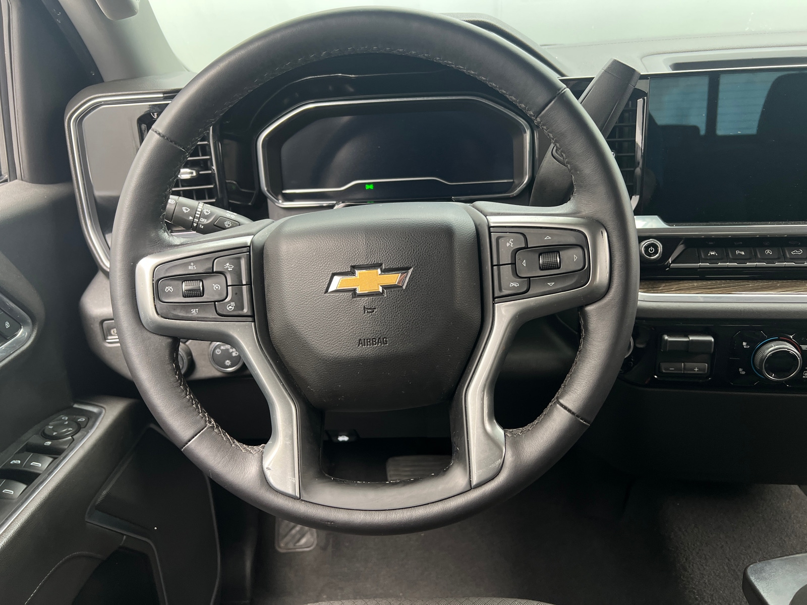 Thumbnail: 2022 Chevrolet Silverado 1500 - 5