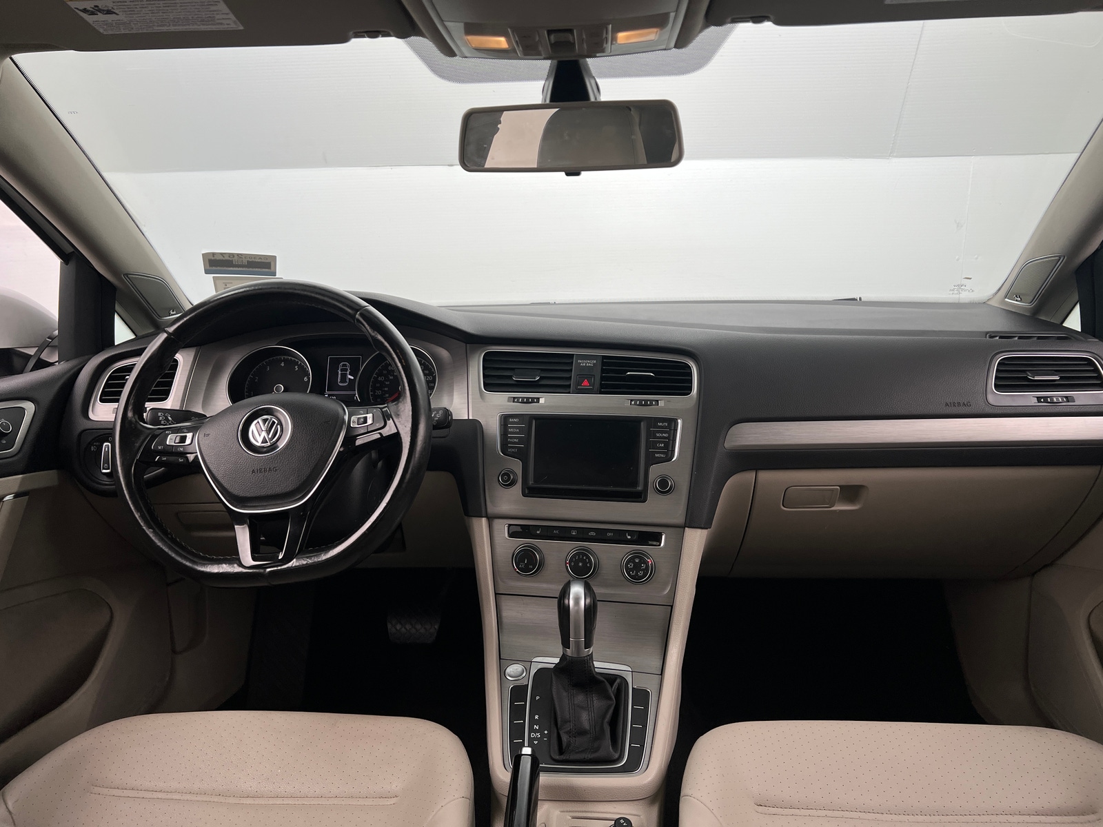 Thumbnail: 2017 Volkswagen Golf - 3