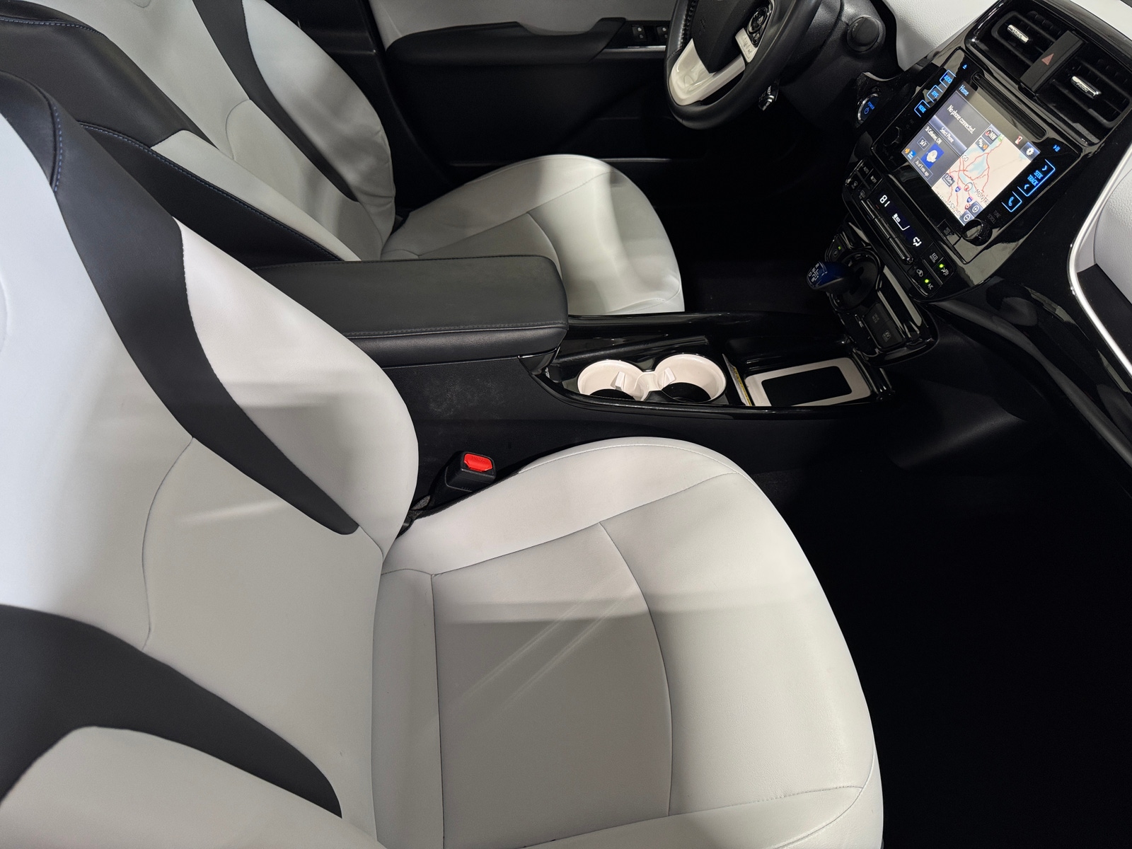 Thumbnail: 2016 Toyota Prius - 2