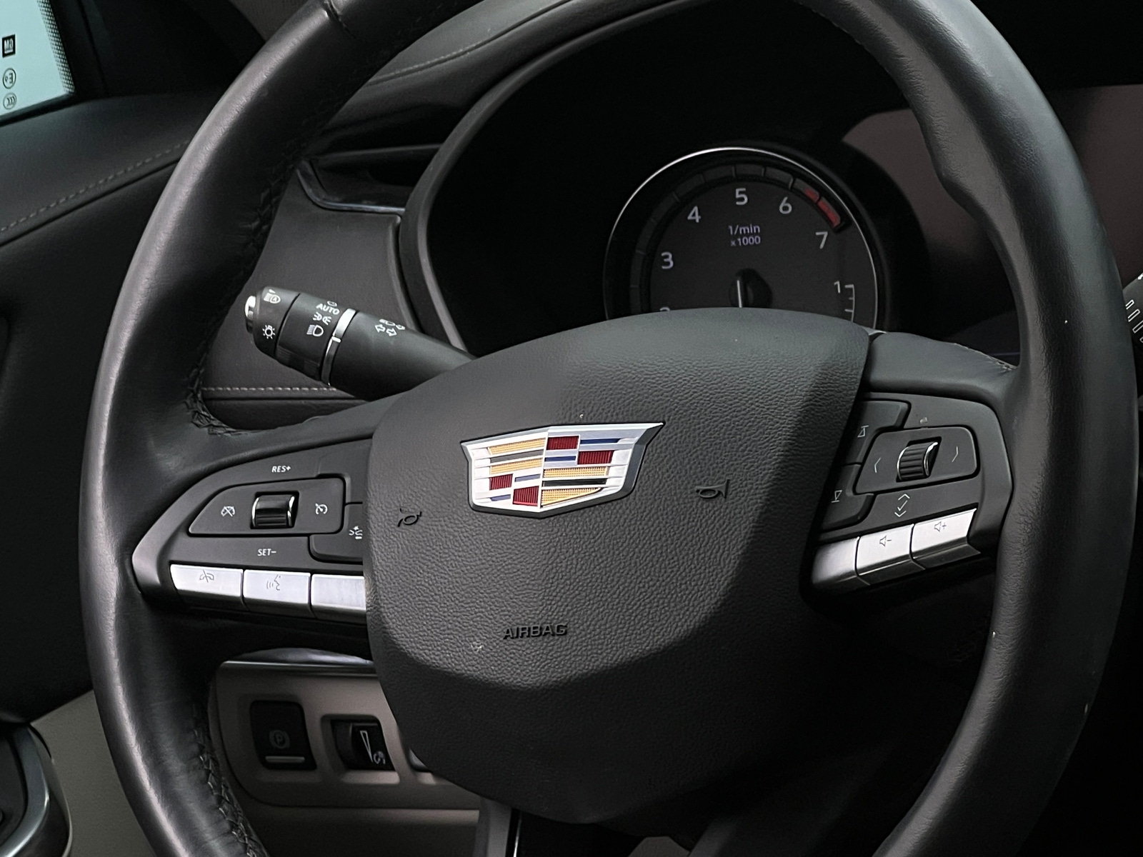 Thumbnail: 2023 Cadillac XT4 - 4