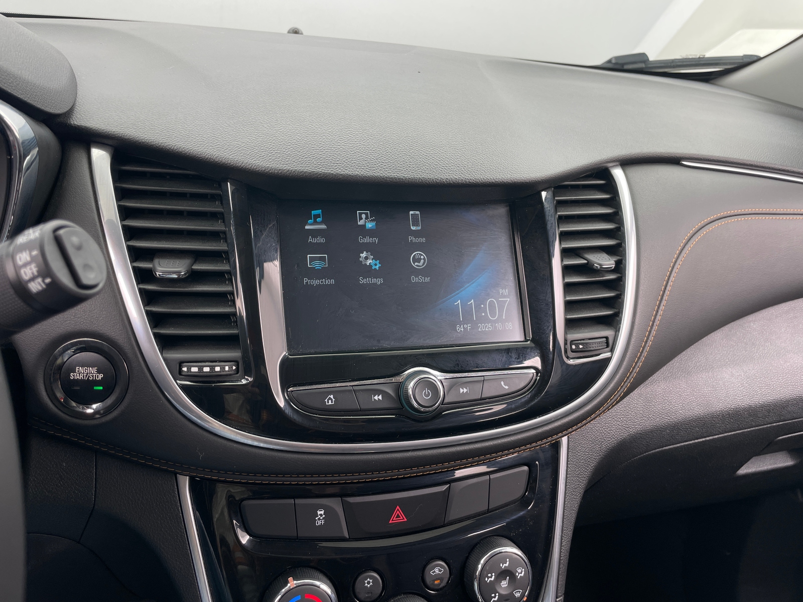 Thumbnail: 2017 Chevrolet Trax - 3