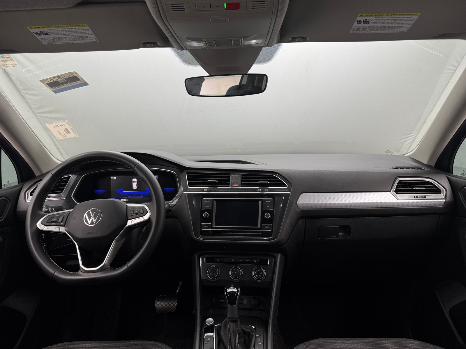Thumbnail: 2023 Volkswagen Tiguan - 3