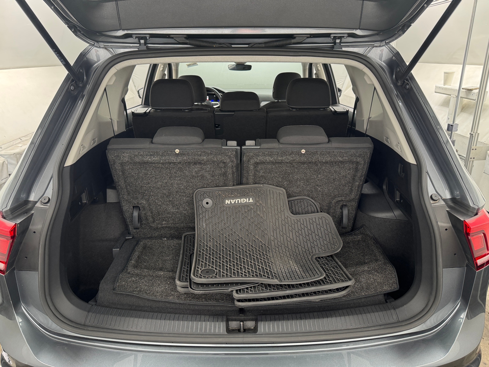 Thumbnail: 2023 Volkswagen Tiguan - 7