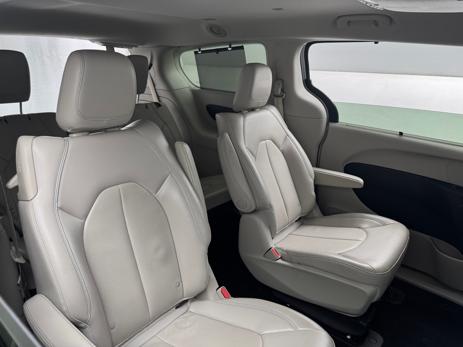 Thumbnail: 2018 Chrysler Pacifica - 5