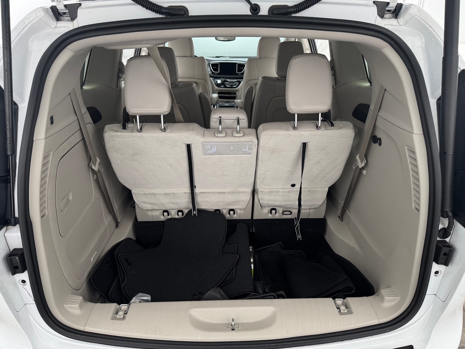 Thumbnail: 2018 Chrysler Pacifica - 6