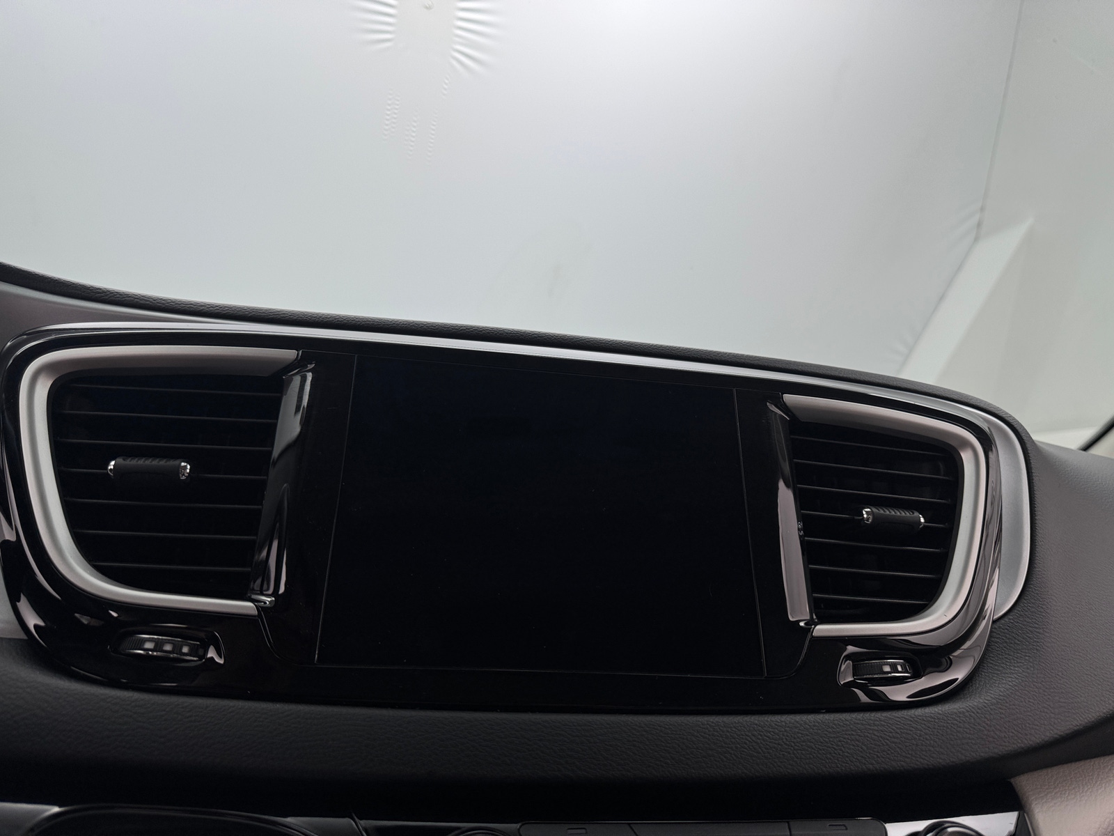 Thumbnail: 2018 Chrysler Pacifica - 3