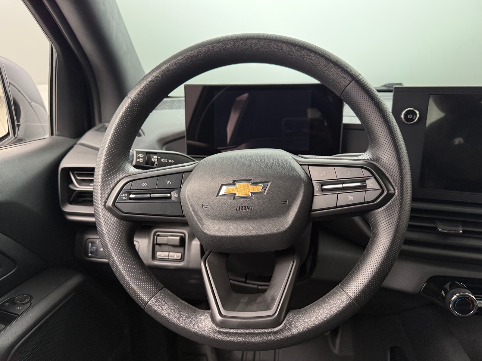 Thumbnail: 2024 Chevrolet Silverado EV - 5