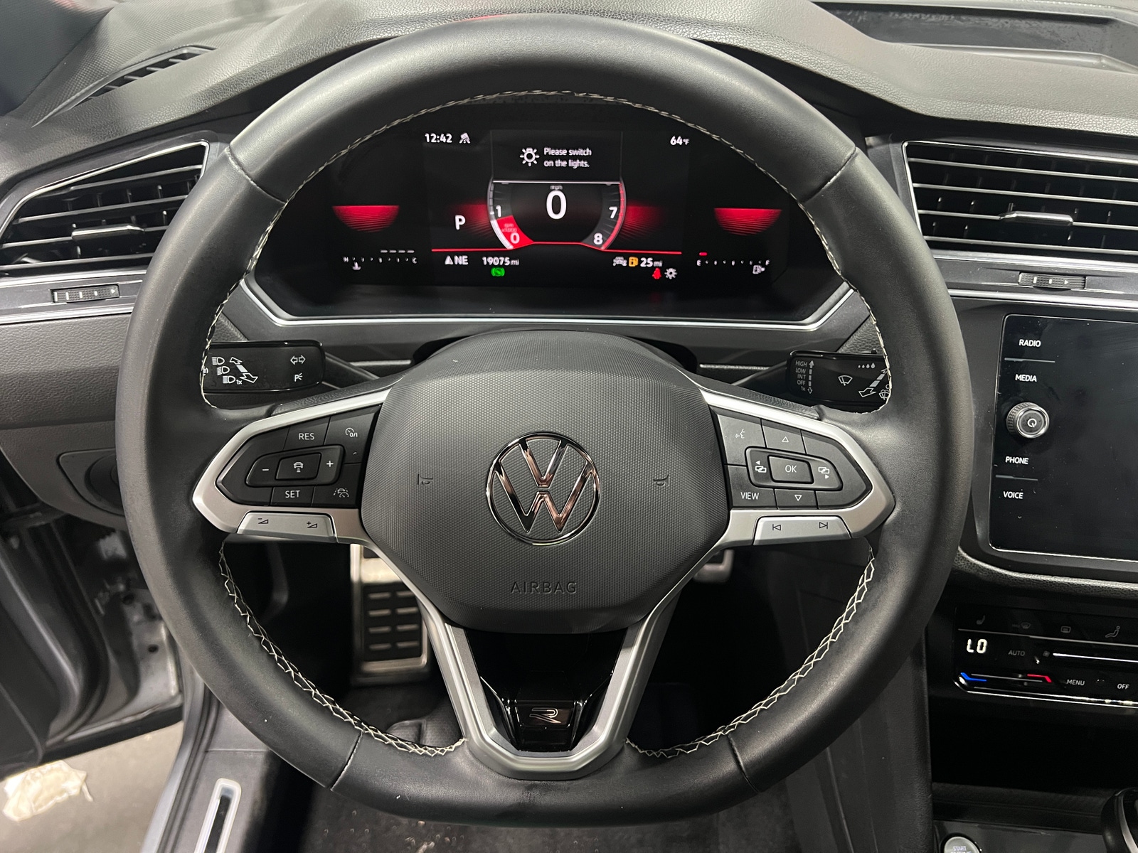 Thumbnail: 2023 Volkswagen Tiguan - 4