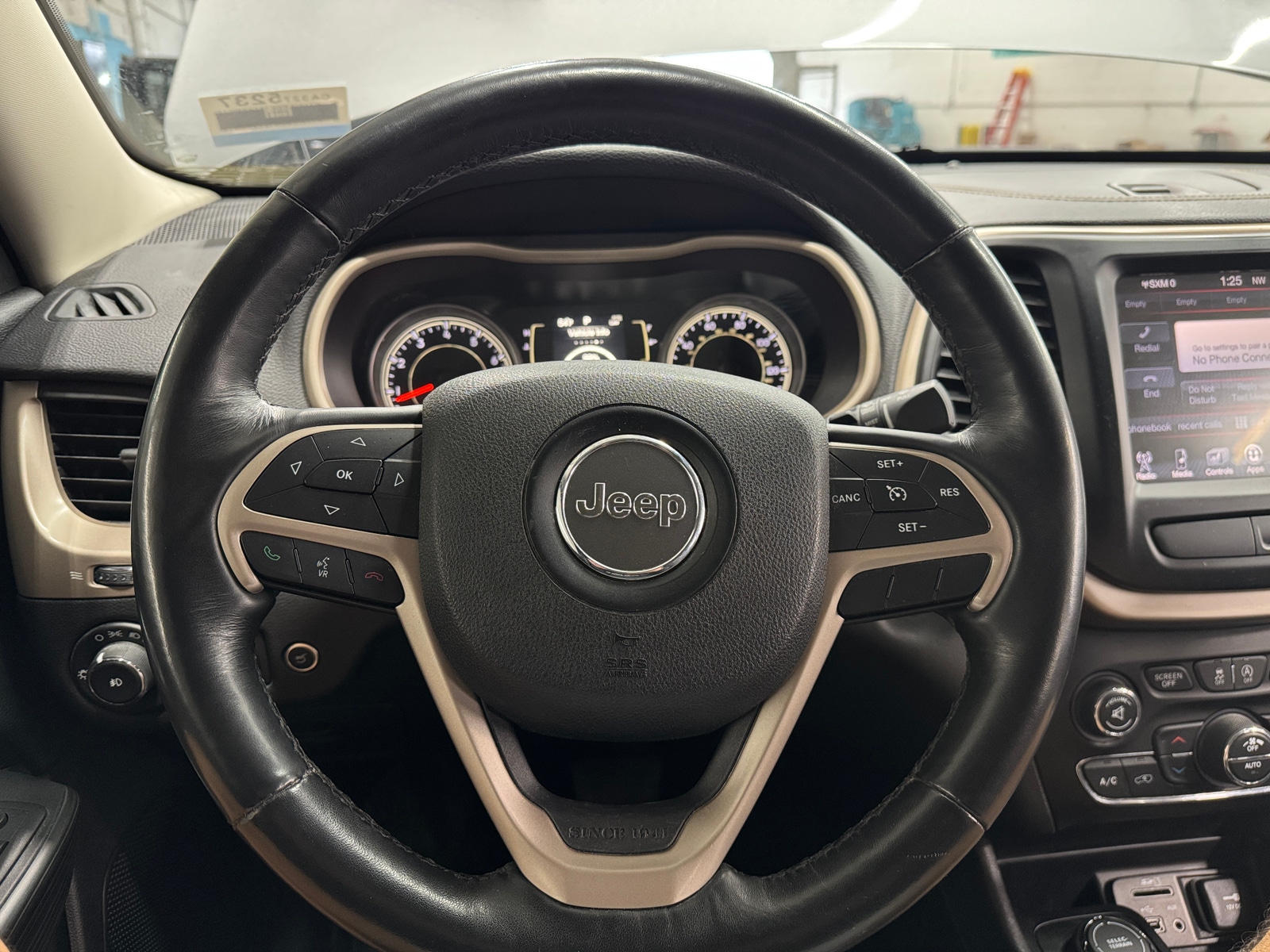 Thumbnail: 2015 Jeep Cherokee - 5