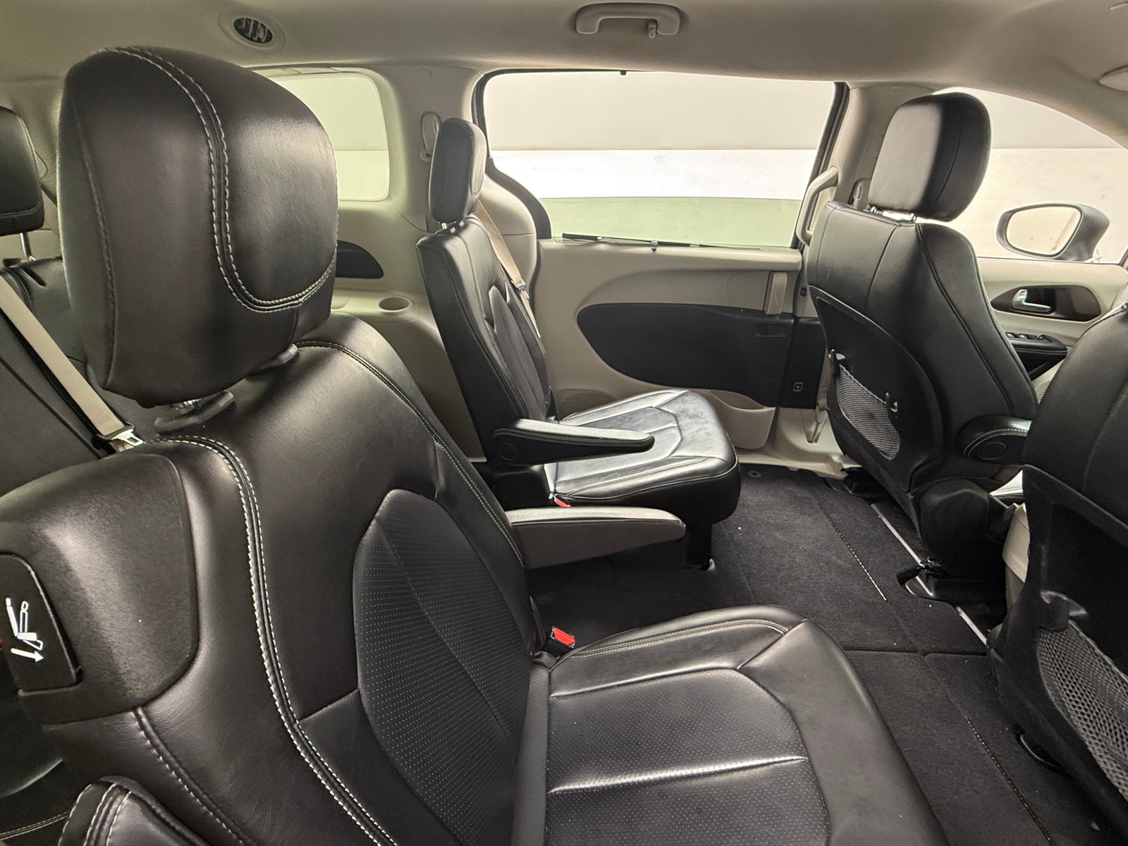 Thumbnail: 2021 Chrysler Voyager - 5