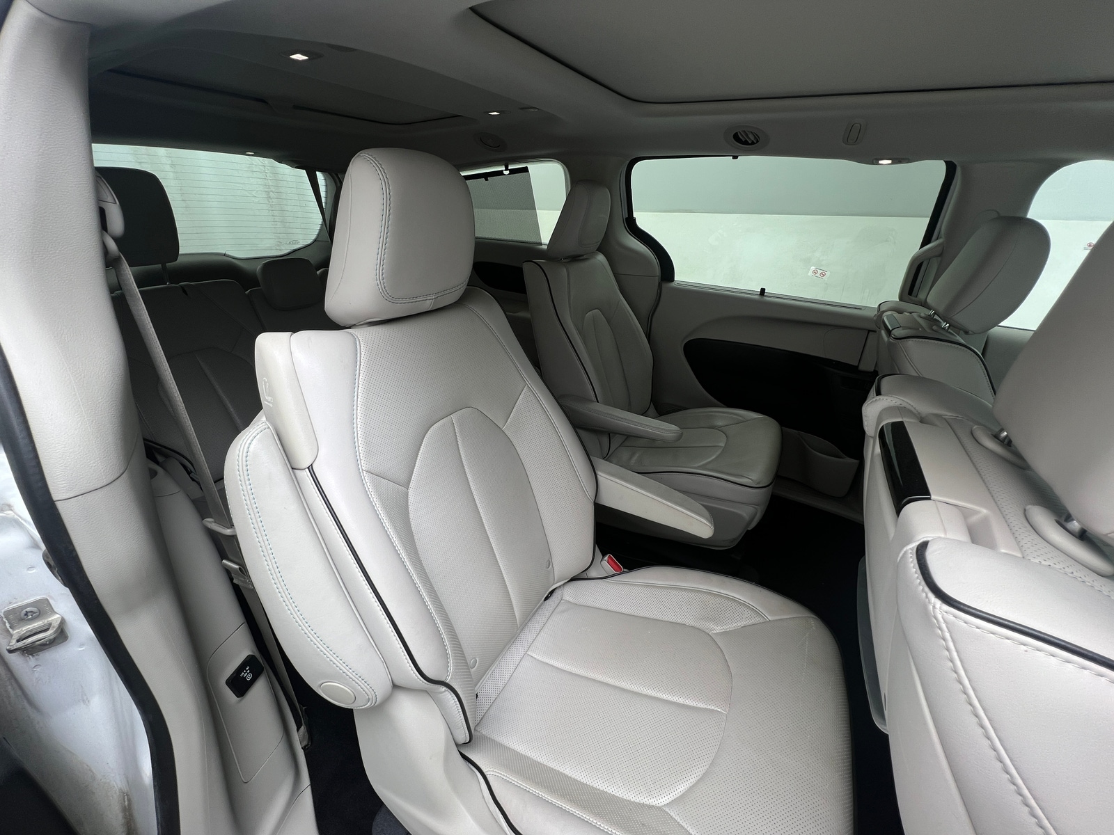 Thumbnail: 2018 Chrysler Pacifica - 5