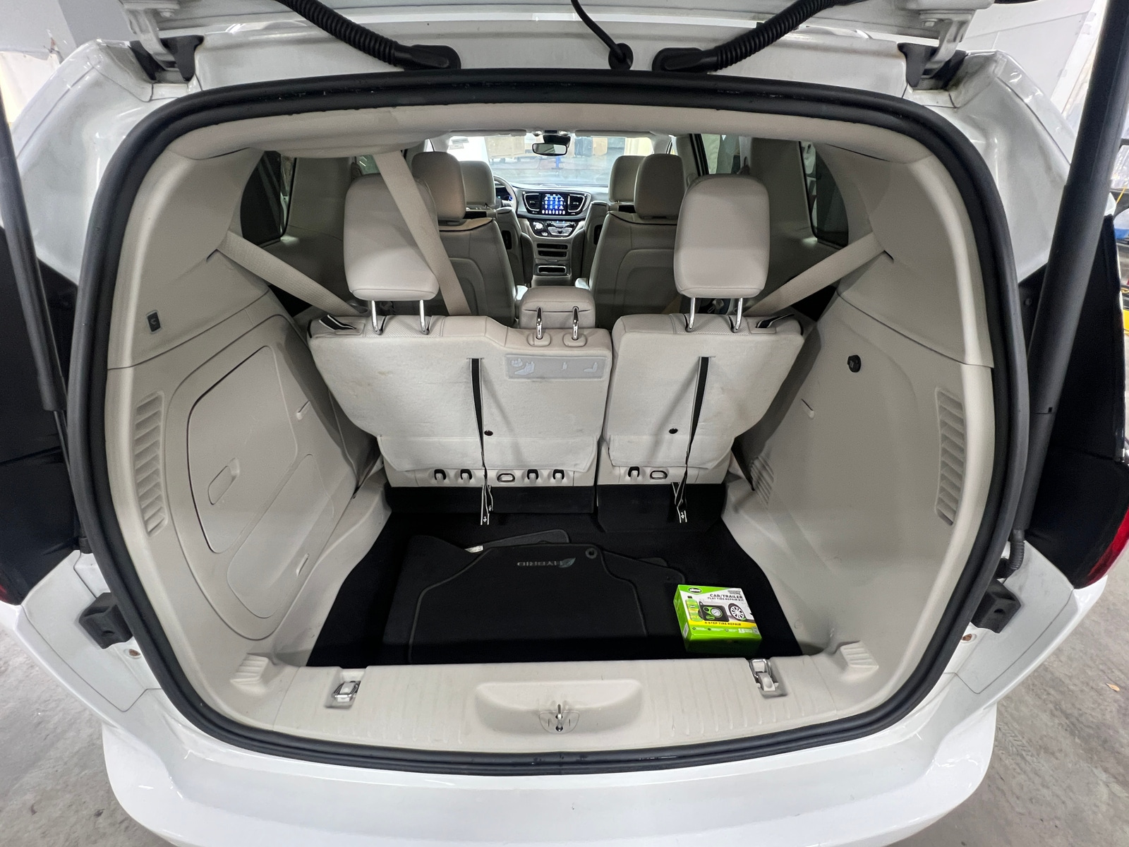 Thumbnail: 2018 Chrysler Pacifica - 6