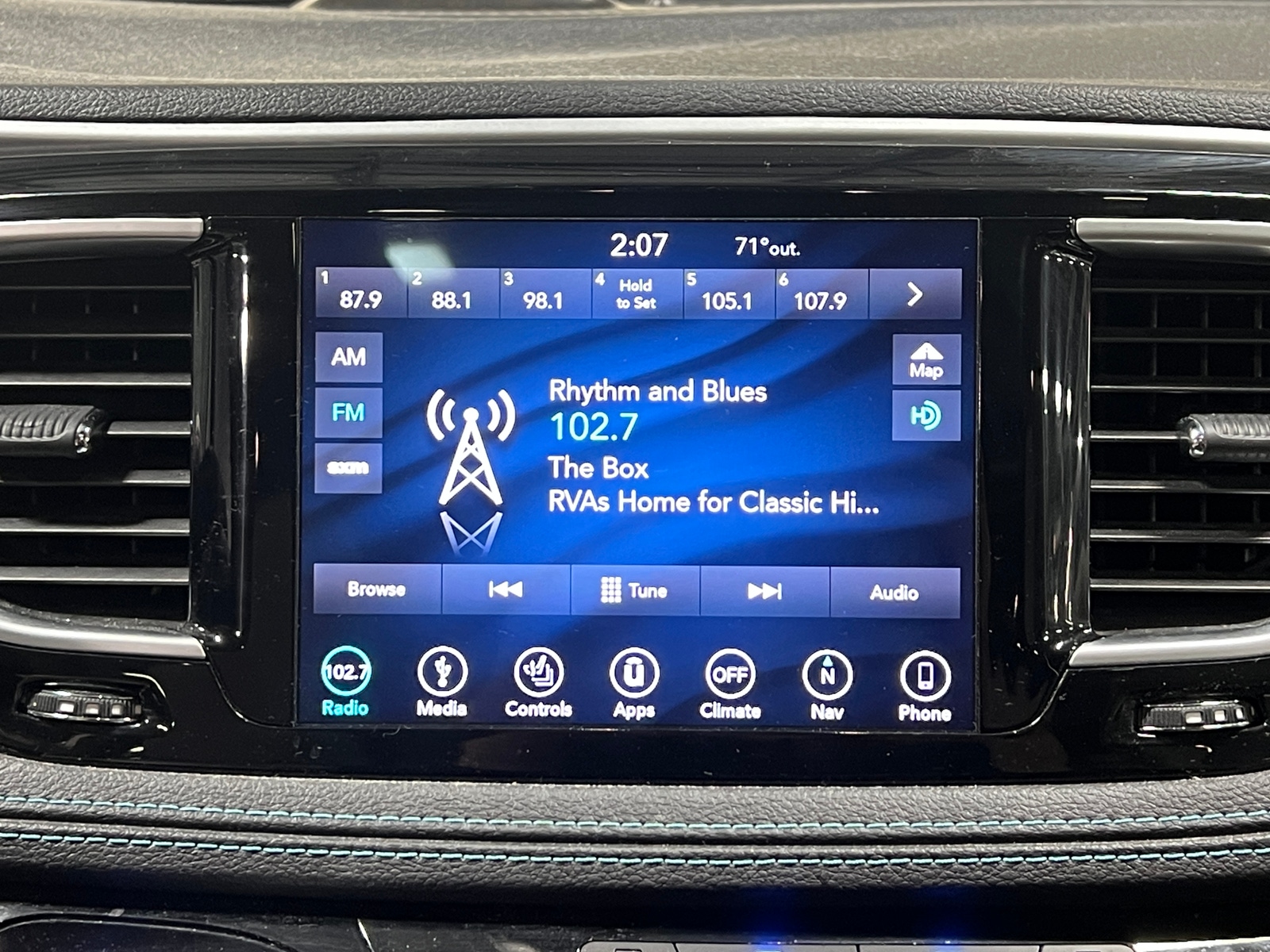 Thumbnail: 2018 Chrysler Pacifica - 3