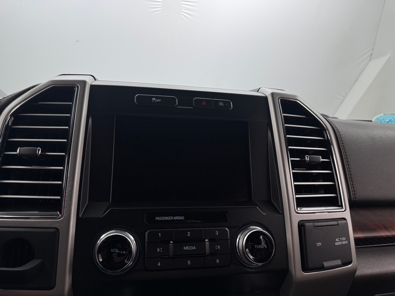Thumbnail: 2019 Ford Econoline - 3