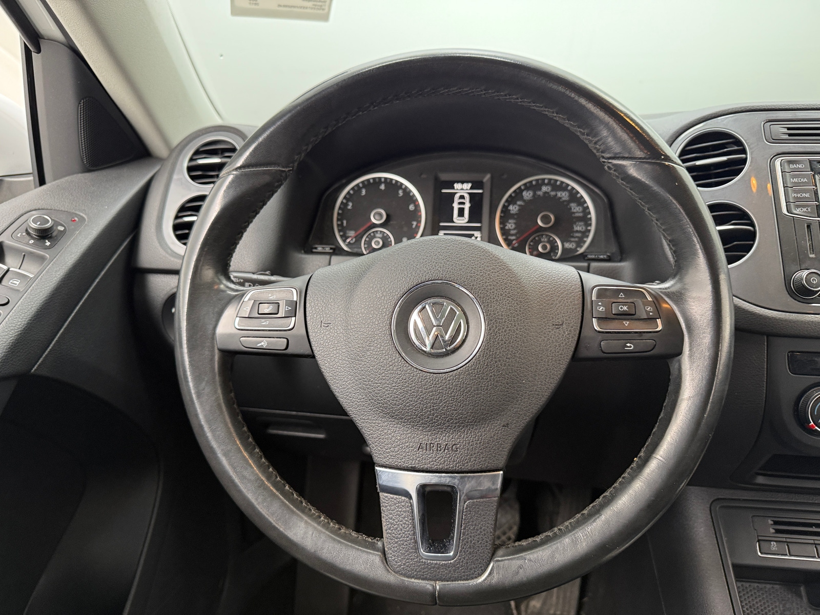 Thumbnail: 2017 Volkswagen Tiguan - 4