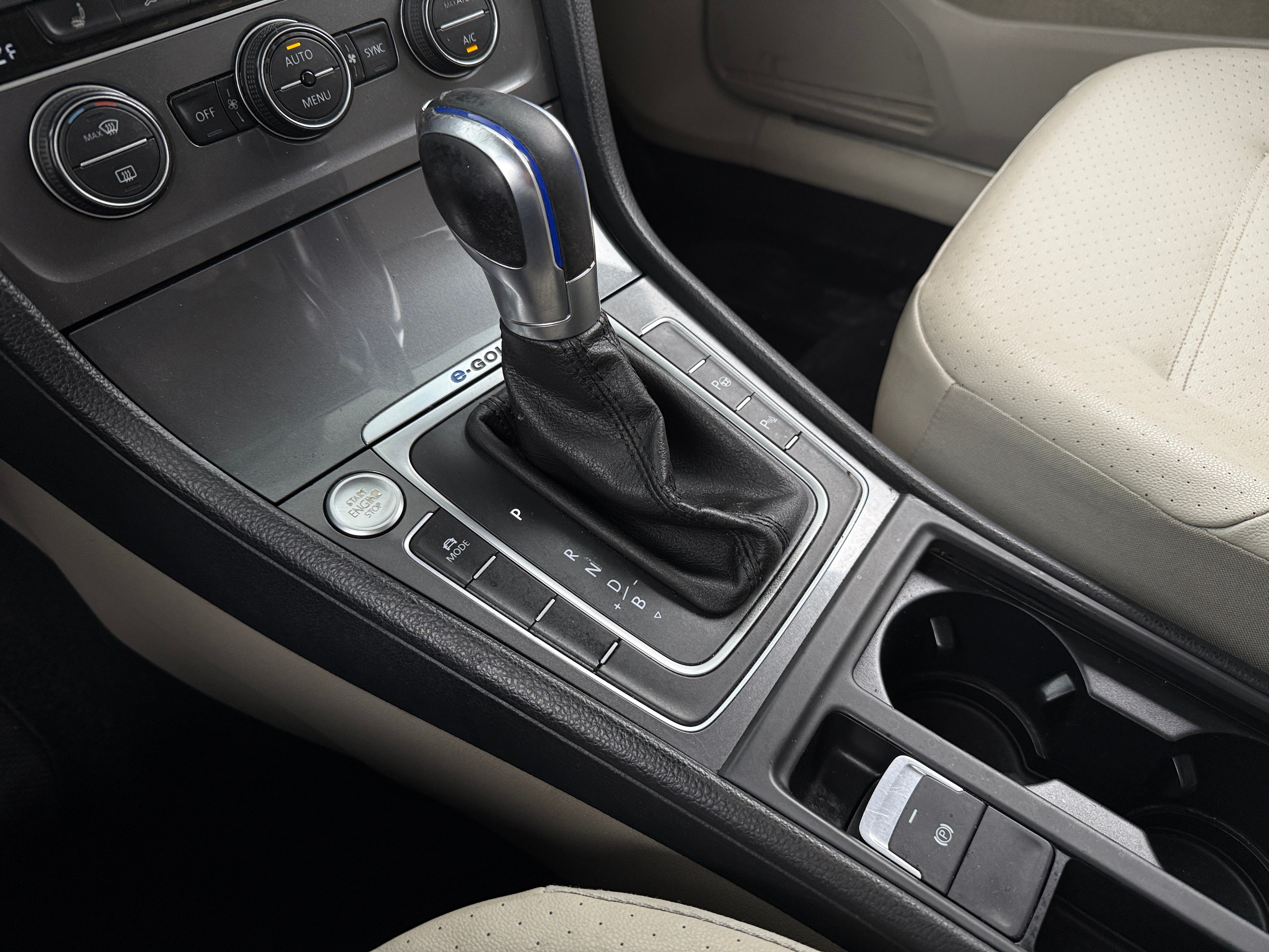 Used 2016 Volkswagen e-Golf e-Golf SEL Premium with VIN WVWPP7AU2GW914133 for sale in Auburn, WA