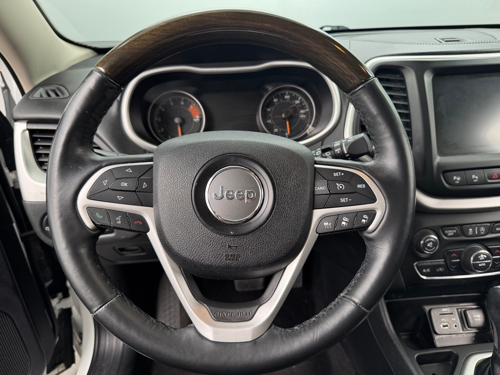 Thumbnail: 2016 Jeep Cherokee - 4