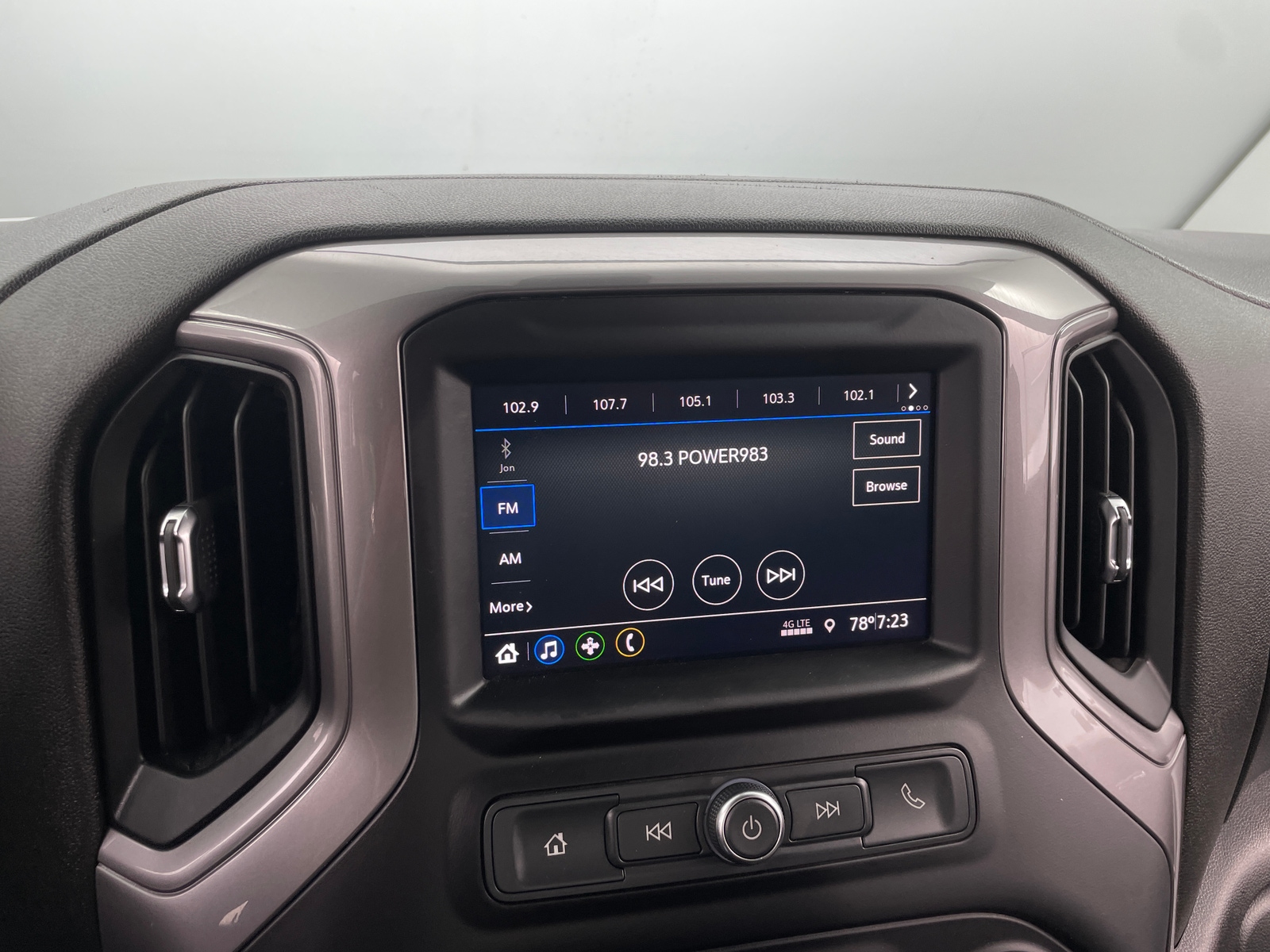 Thumbnail: 2021 Chevrolet Silverado 1500 - 3