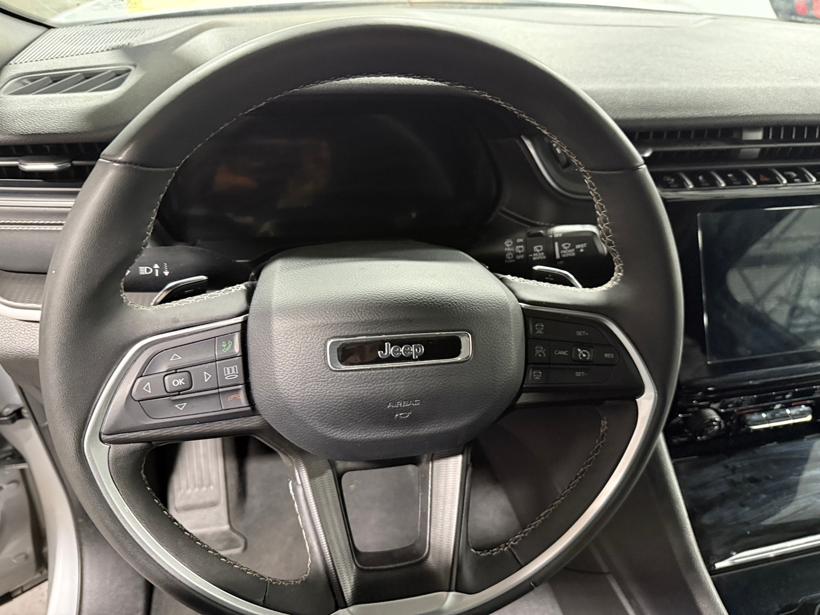Thumbnail: 2024 Jeep Grand Cherokee L - 4