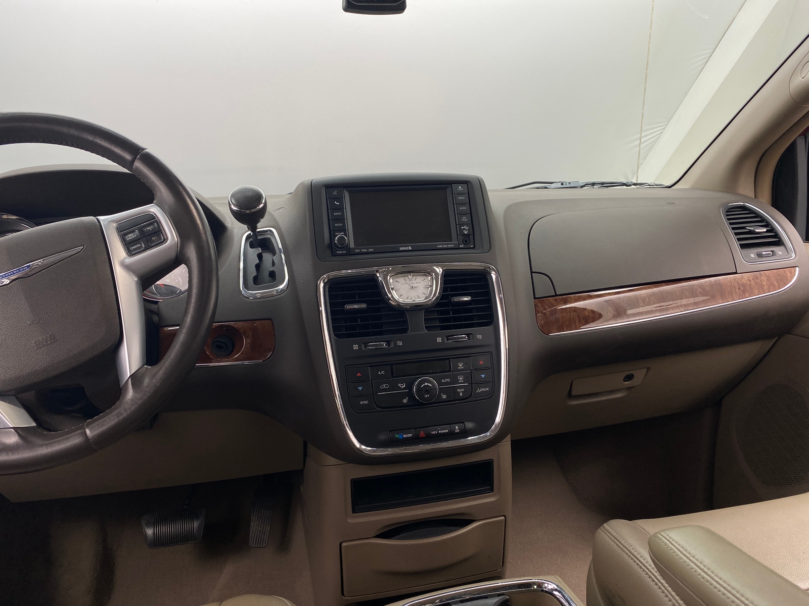 Thumbnail: 2011 Chrysler Town & Country - 2