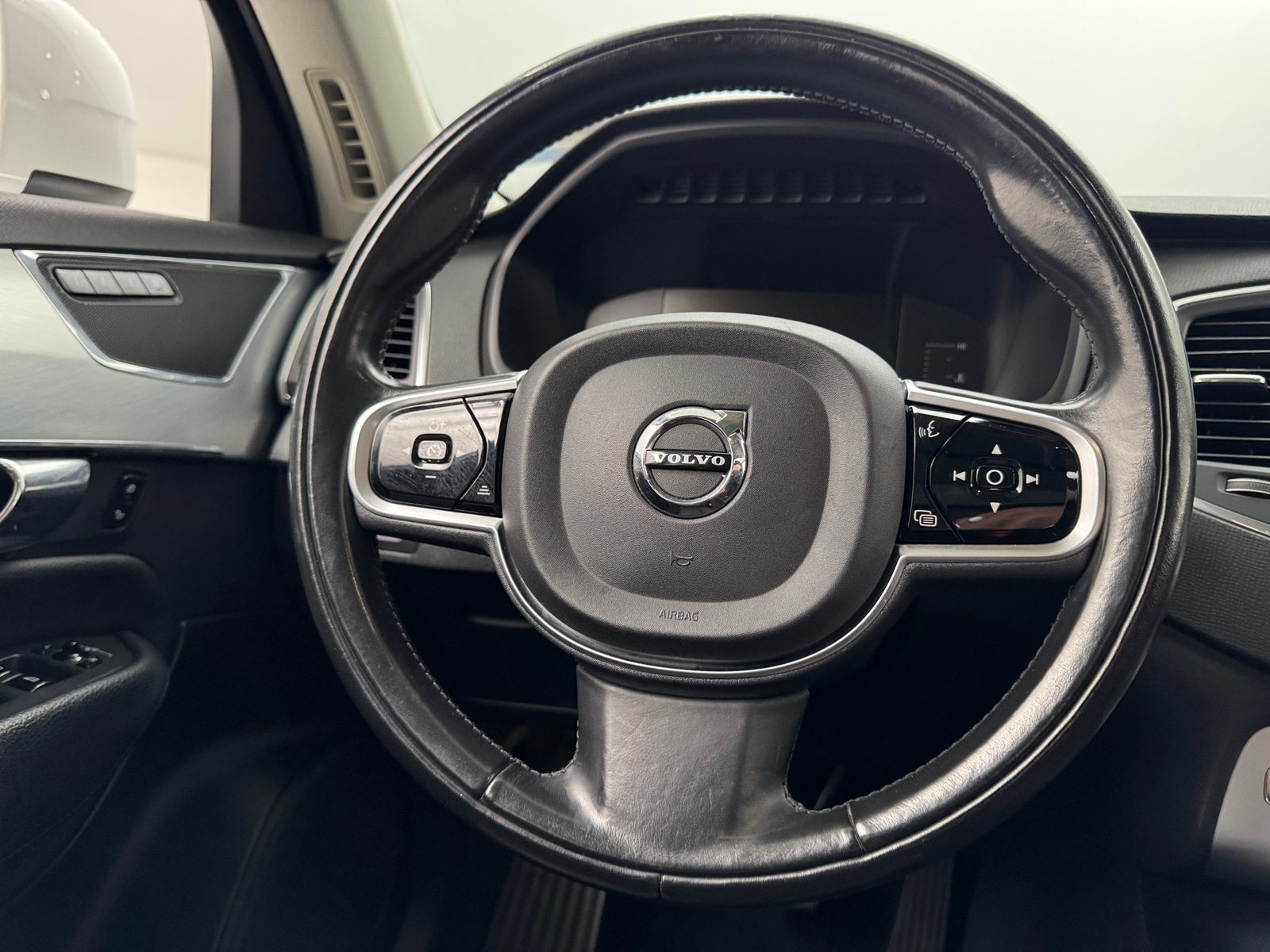 Thumbnail: 2018 Volvo XC90 - 4