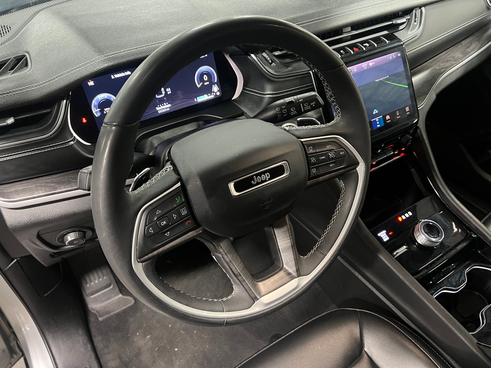 Thumbnail: 2023 Jeep Grand Cherokee L - 4