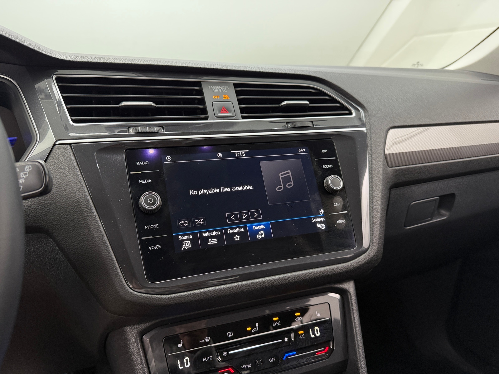 Thumbnail: 2024 Volkswagen Tiguan - 3