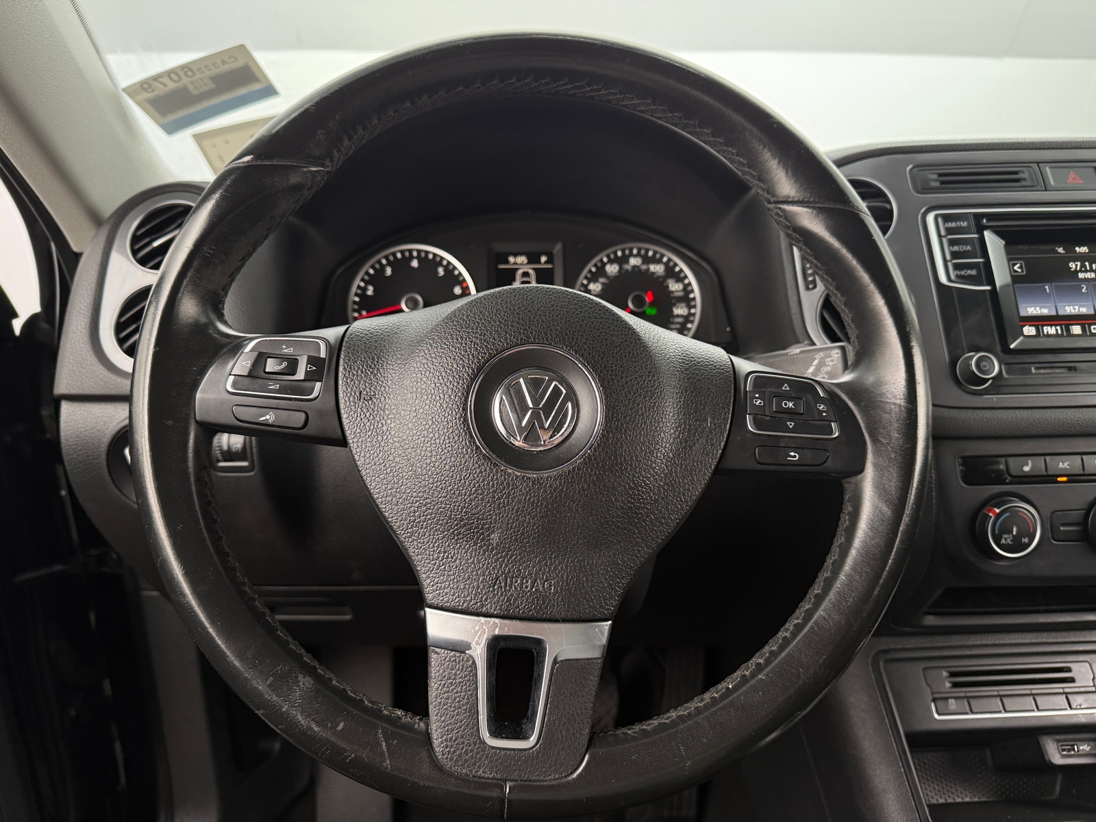 Thumbnail: 2016 Volkswagen Tiguan - 4