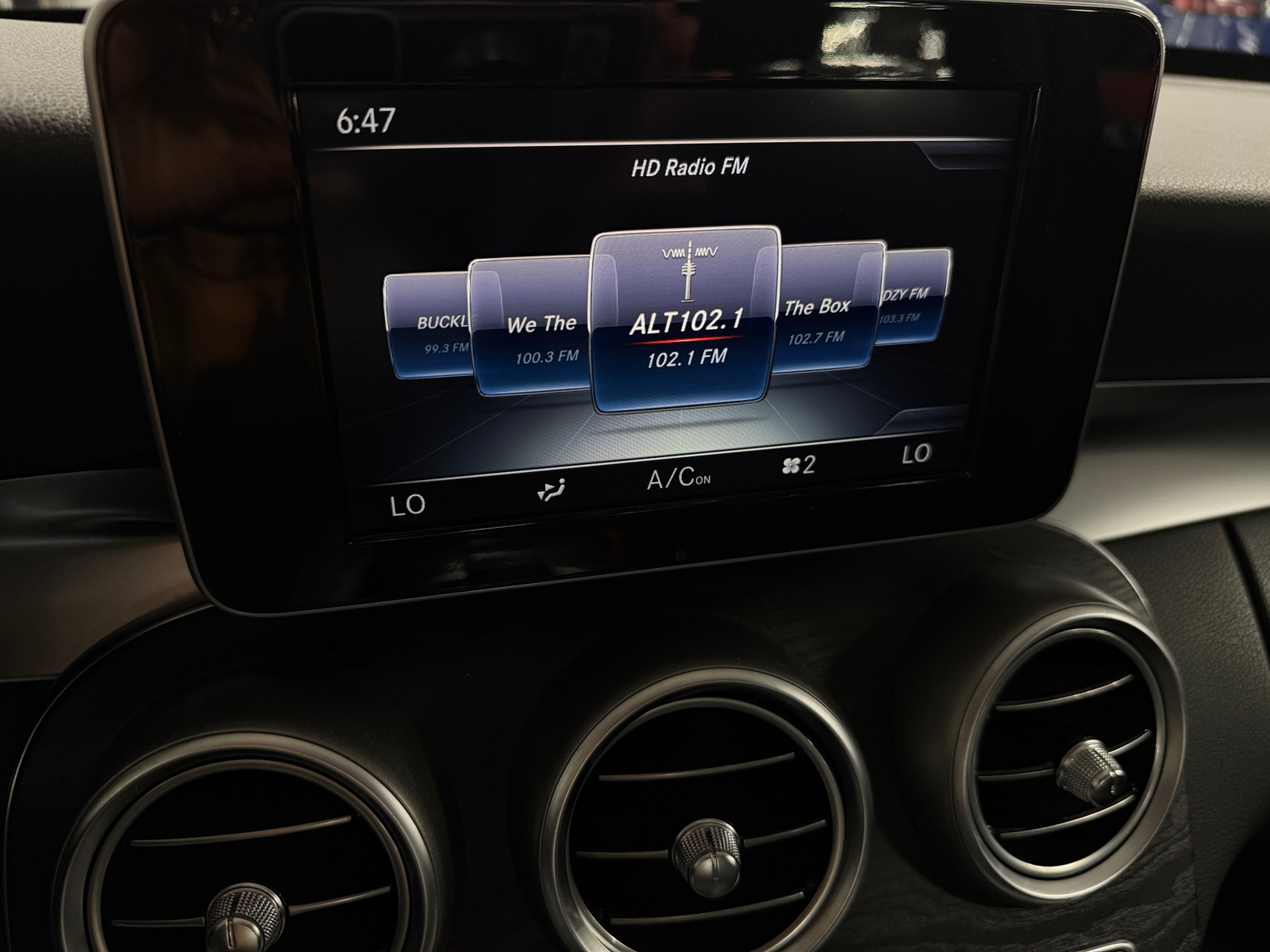Thumbnail: 2015 Mercedes-Benz C-Class - 3