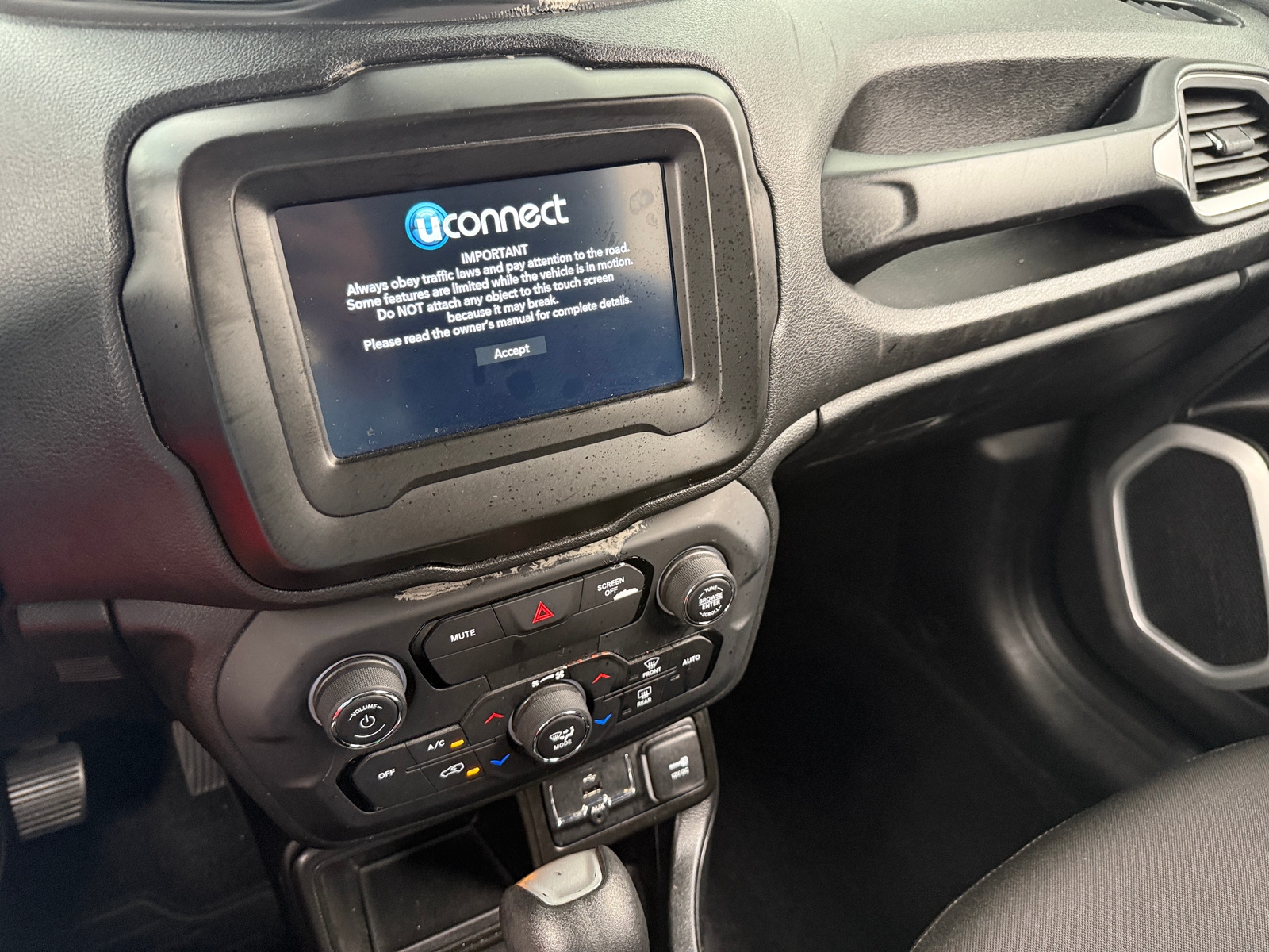 Thumbnail: 2019 Jeep Renegade - 4