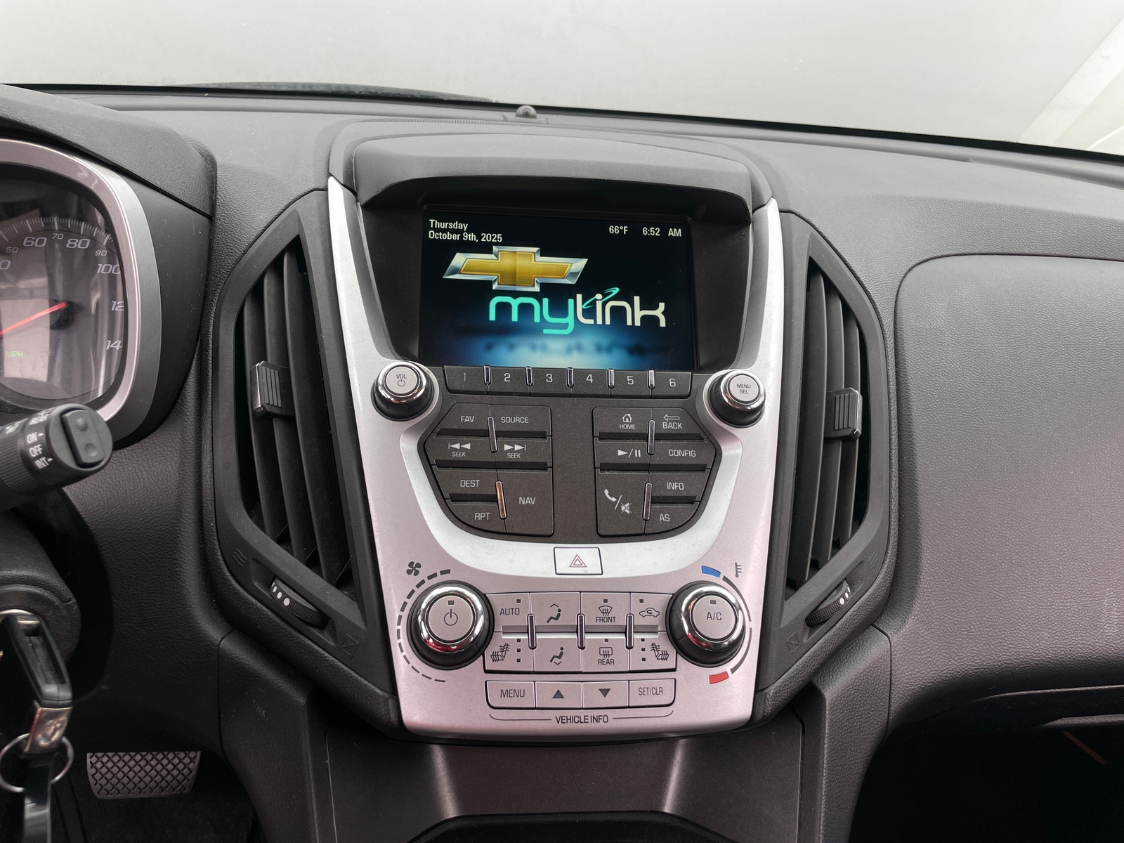 Thumbnail: 2016 Chevrolet Equinox - 3