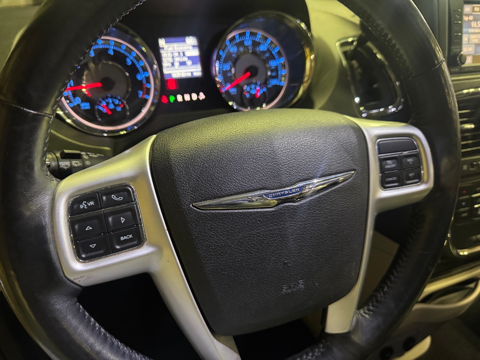 Thumbnail: 2016 Chrysler Town & Country - 4