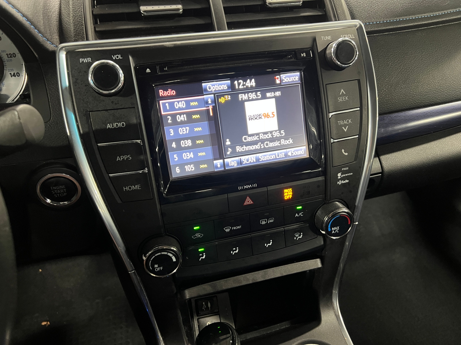 Thumbnail: 2016 Toyota Camry - 3