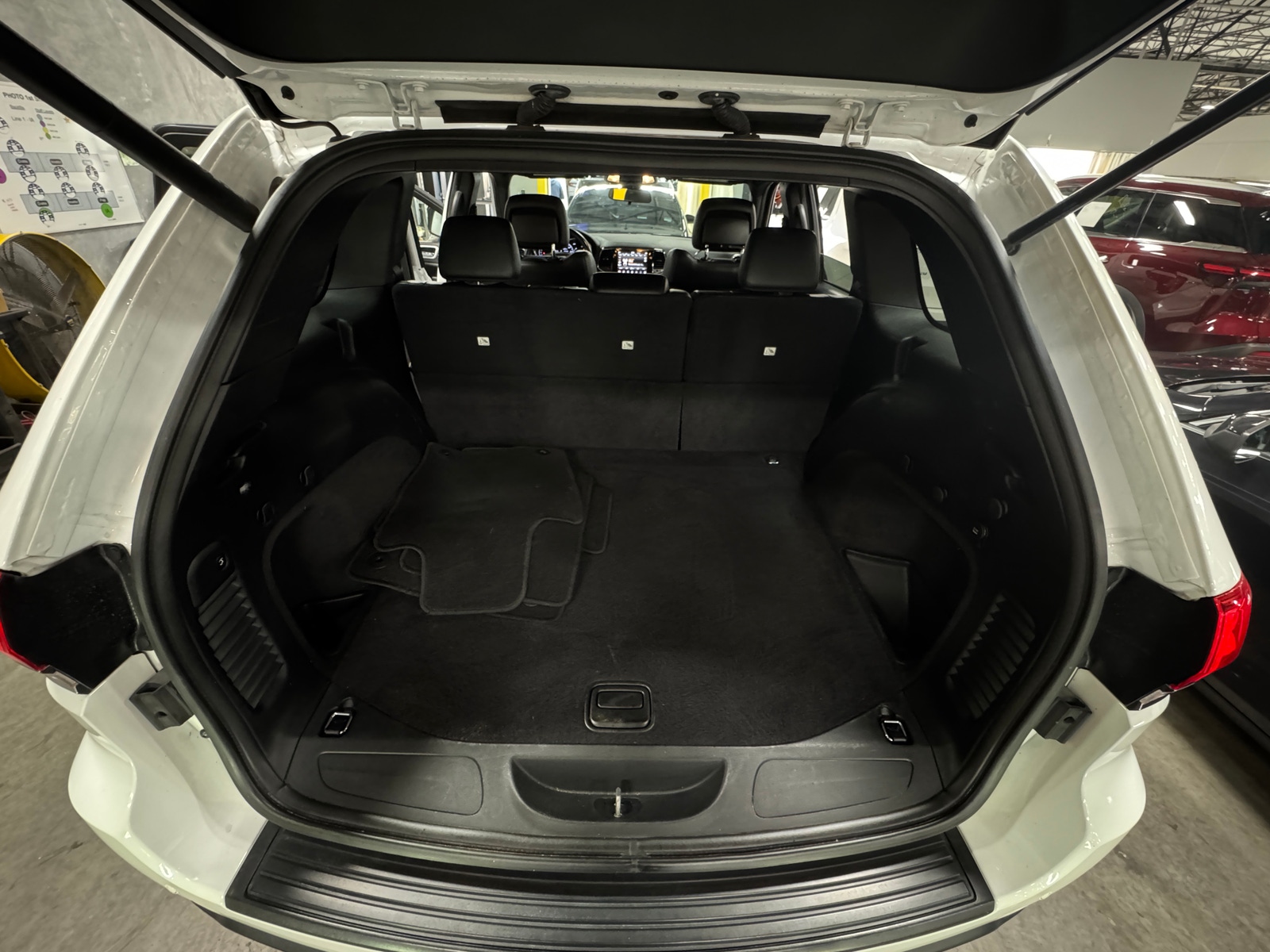 Thumbnail: 2021 Jeep Grand Cherokee - 7