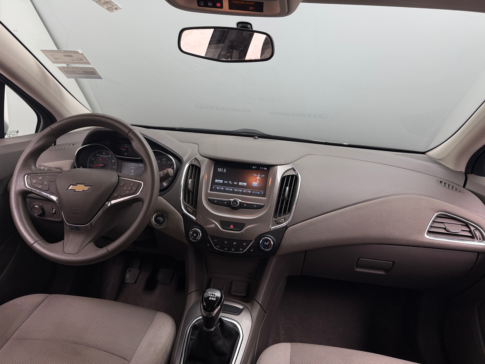 Thumbnail: 2017 Chevrolet Cruze - 3
