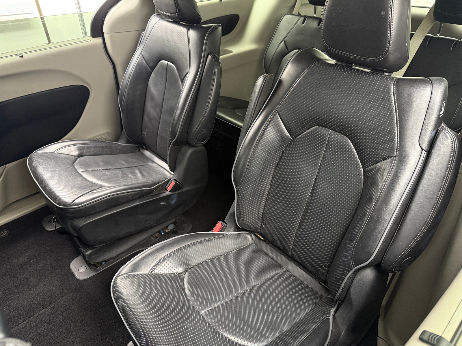 Thumbnail: 2018 Chrysler Pacifica - 5