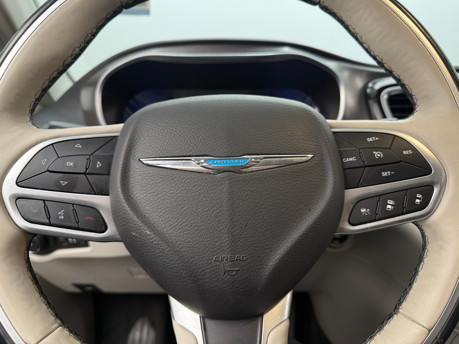 Thumbnail: 2018 Chrysler Pacifica - 4