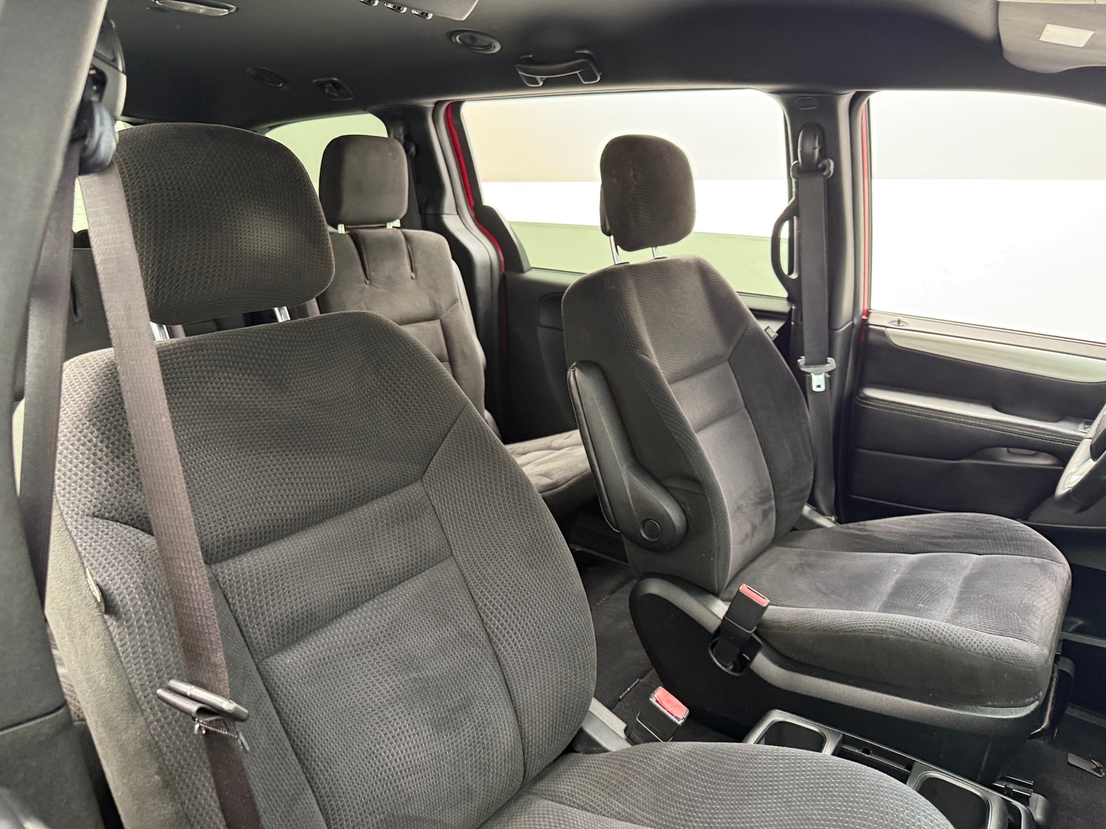 Thumbnail: 2015 Dodge Grand Caravan - 2
