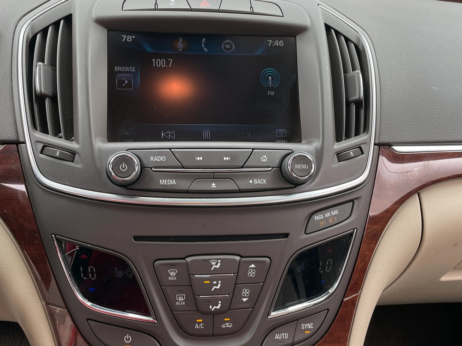Thumbnail: 2014 Buick Regal - 3