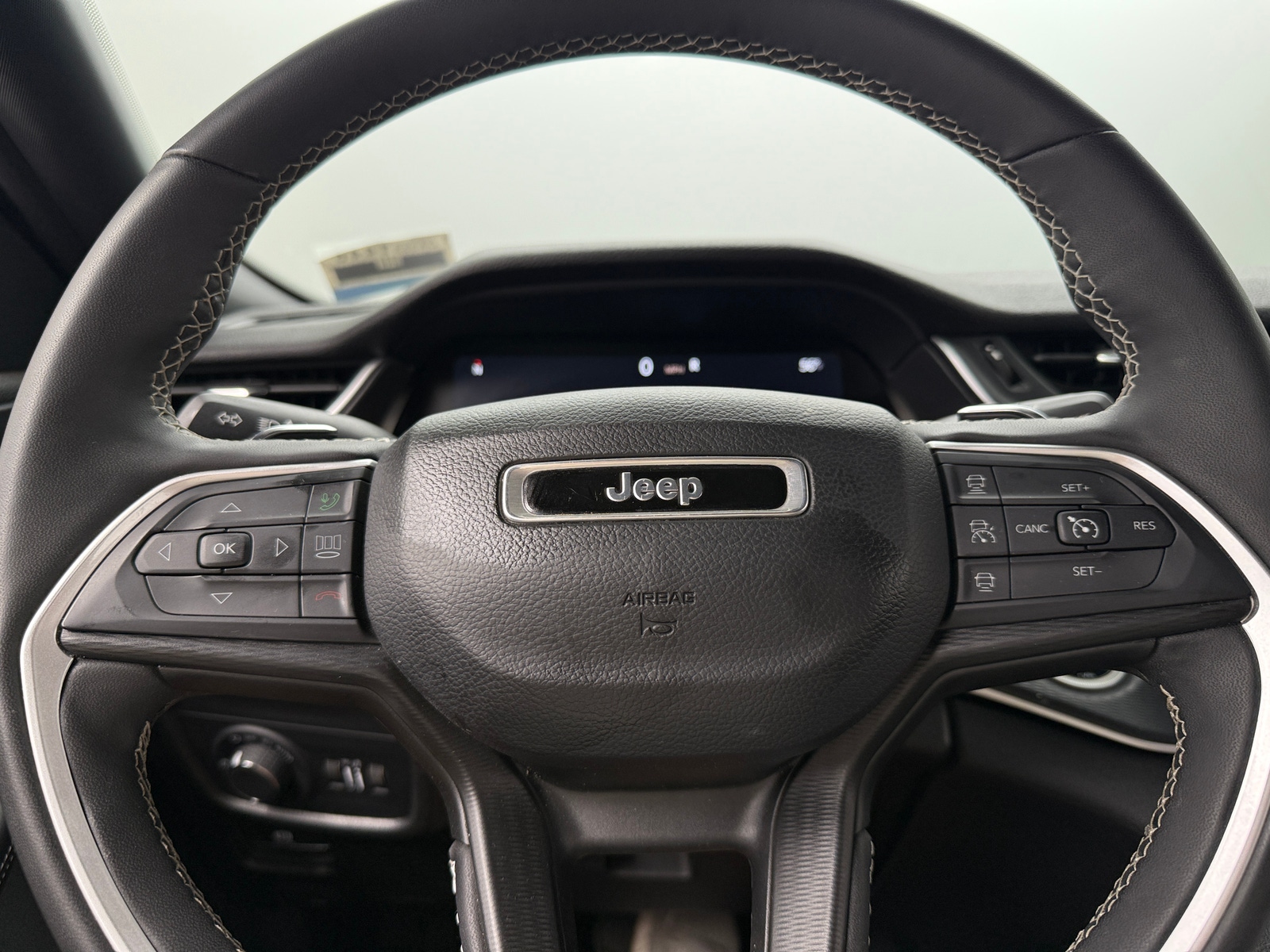 Thumbnail: 2024 Jeep Grand Cherokee L - 4