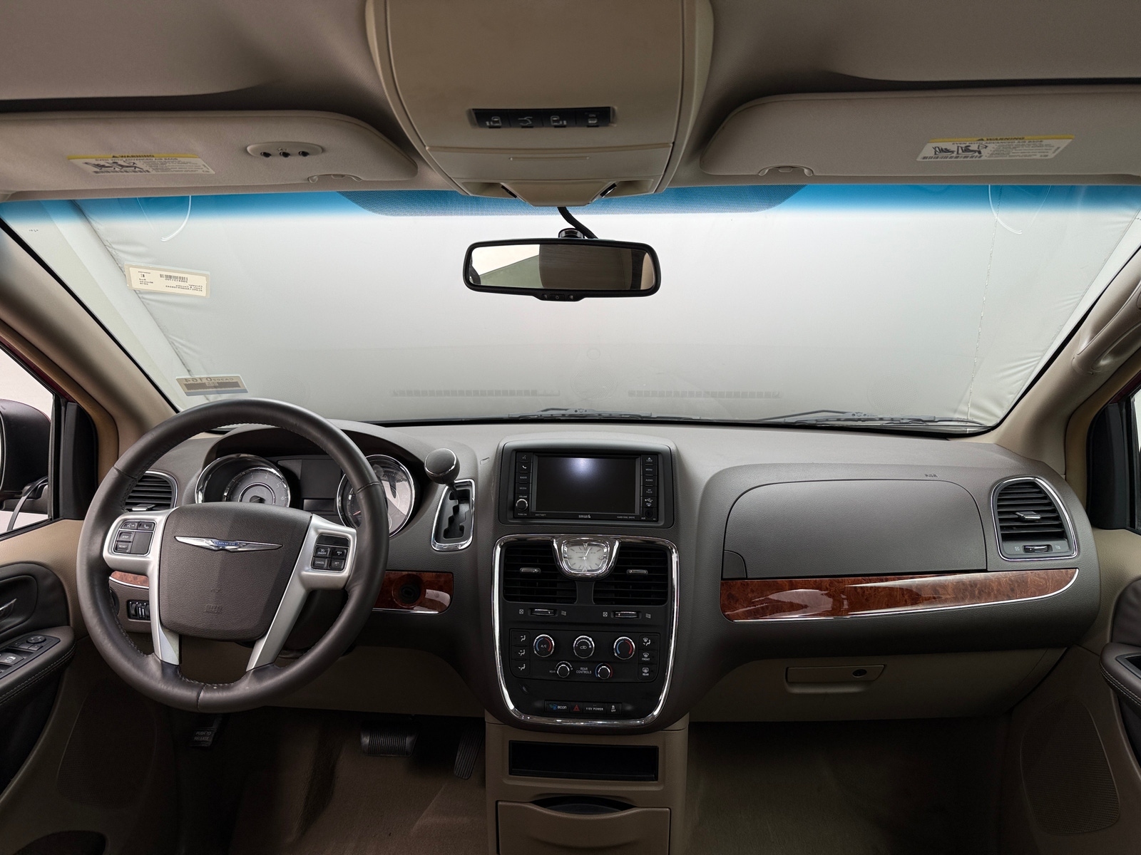 Thumbnail: 2016 Chrysler Town & Country - 2