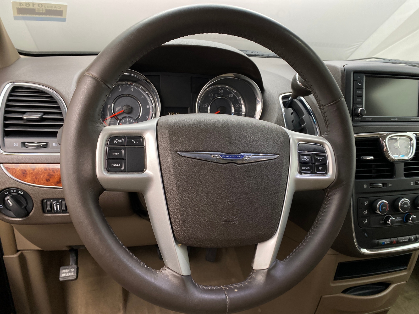 Thumbnail: 2016 Chrysler Town & Country - 4