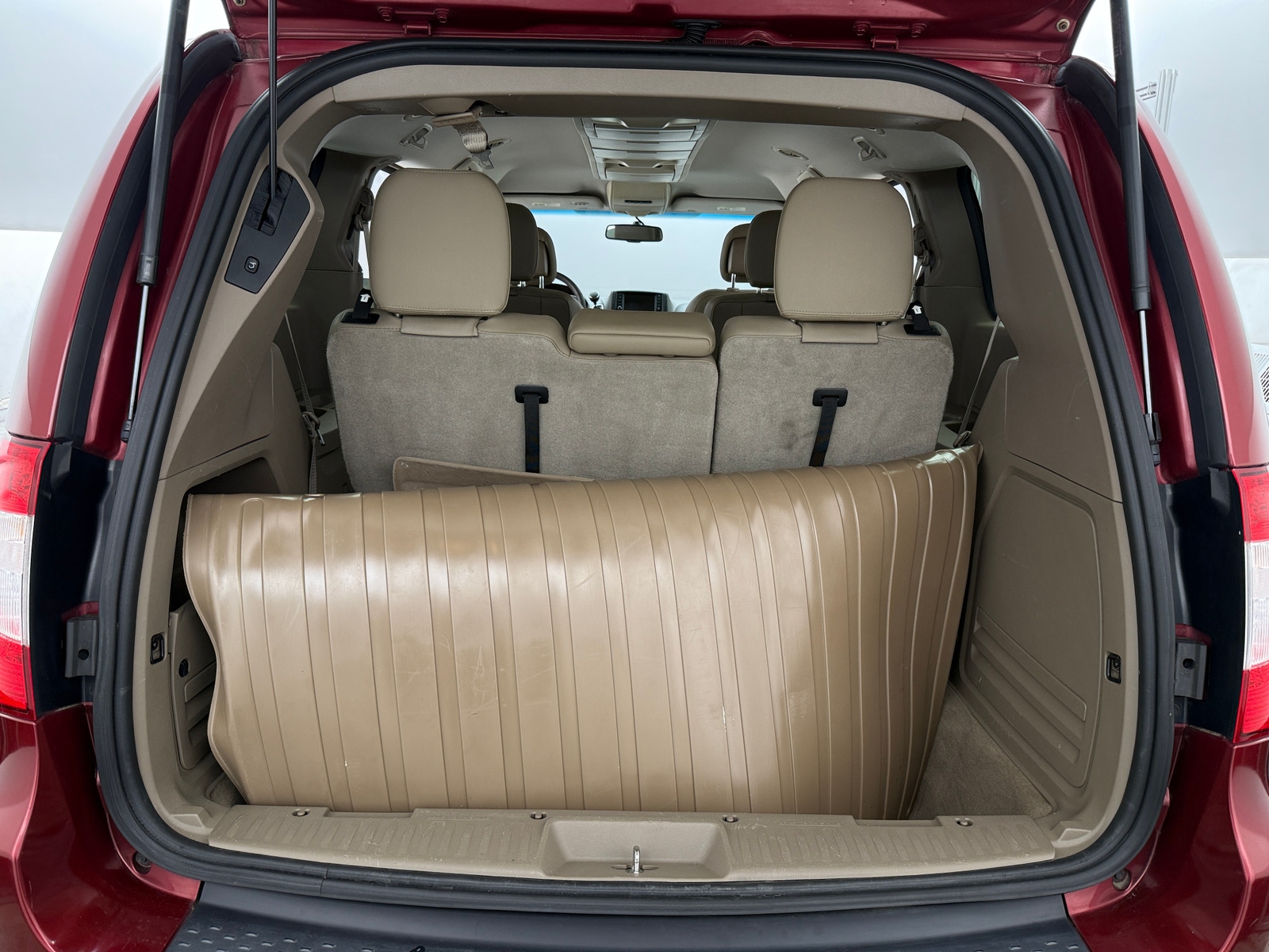 Thumbnail: 2016 Chrysler Town & Country - 6