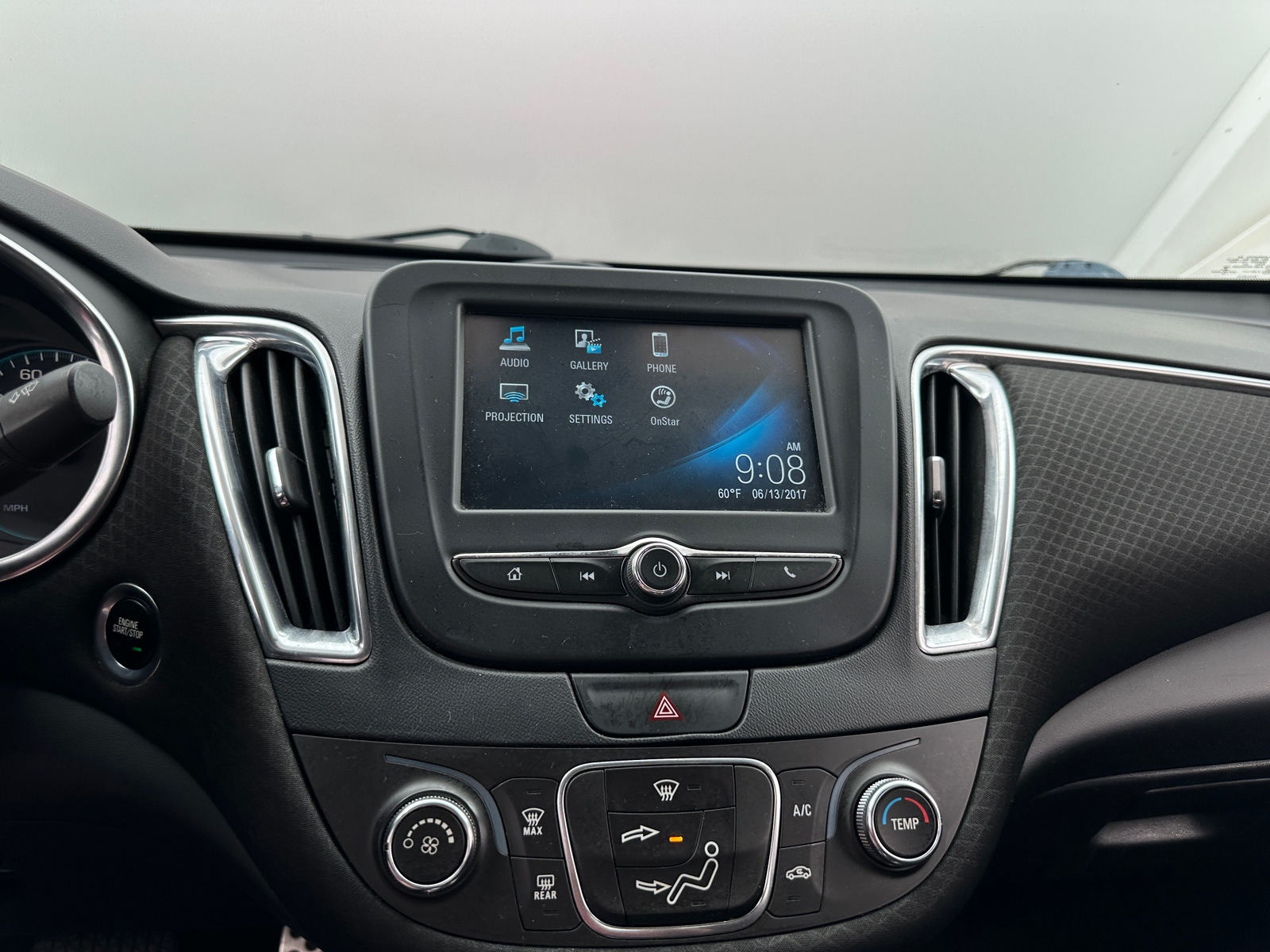 Thumbnail: 2016 Chevrolet Malibu - 4