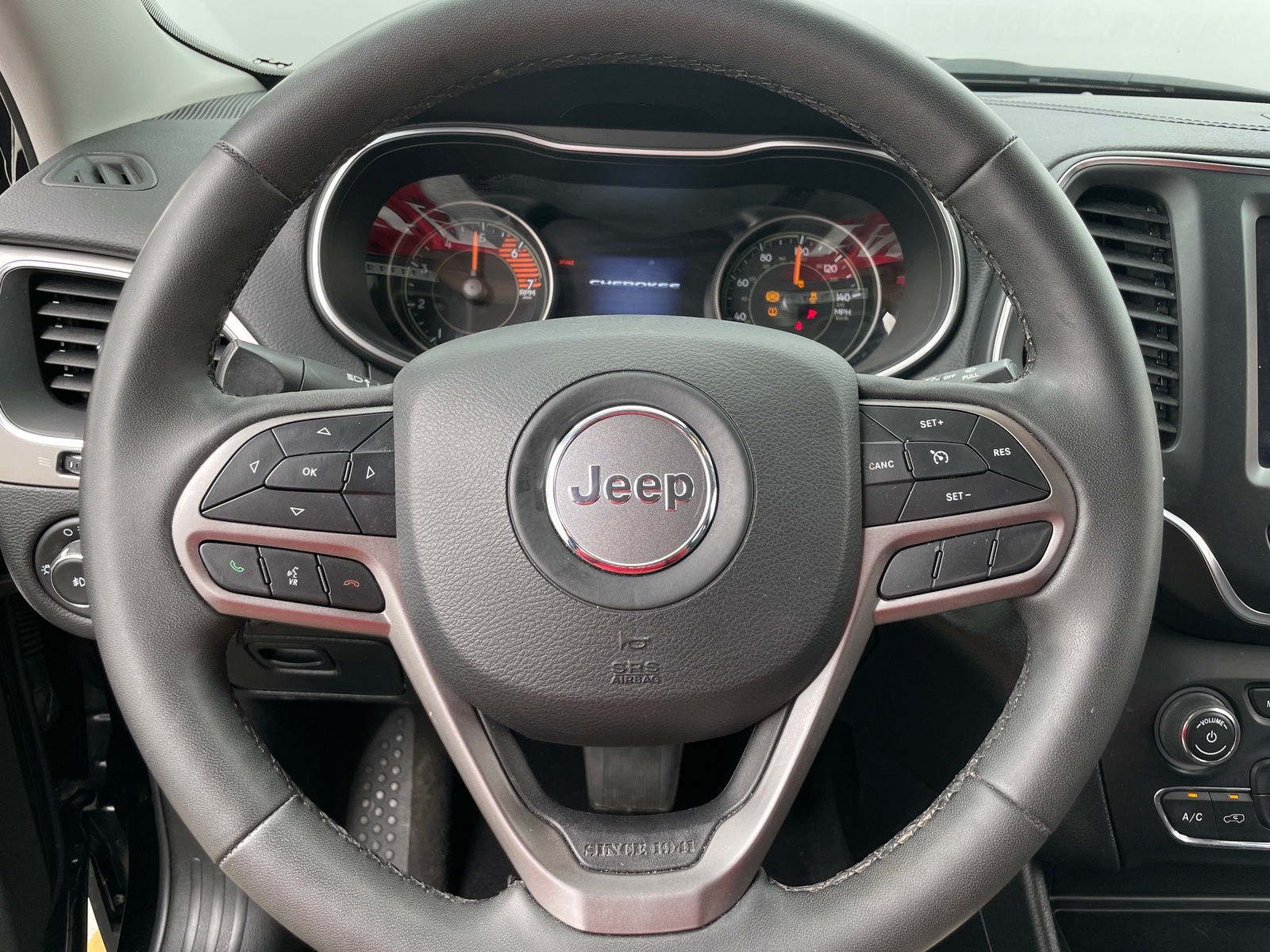 Thumbnail: 2022 Jeep Cherokee - 4