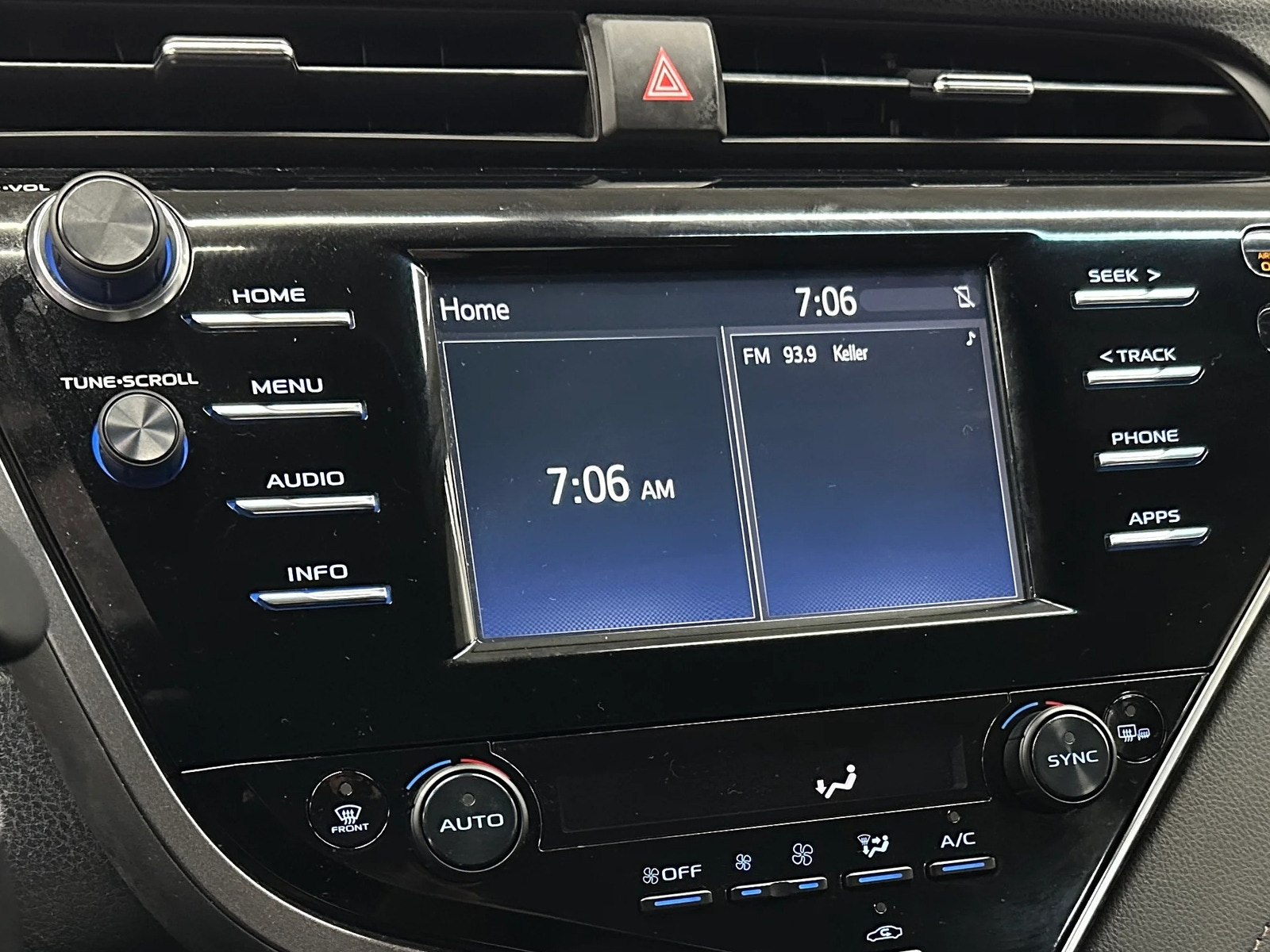 Thumbnail: 2018 Toyota Camry - 3