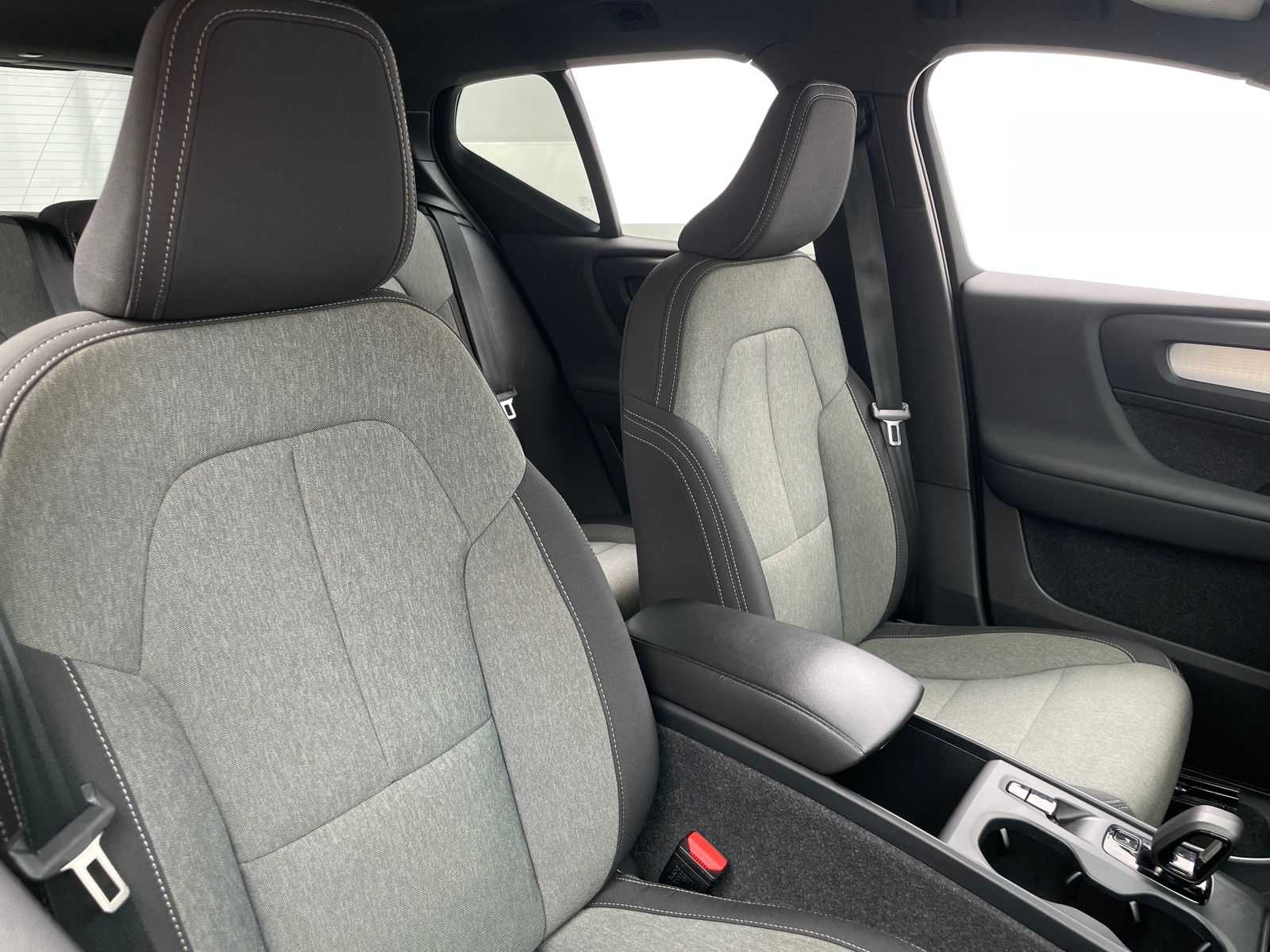 Thumbnail: 2024 Volvo XC40 - 2