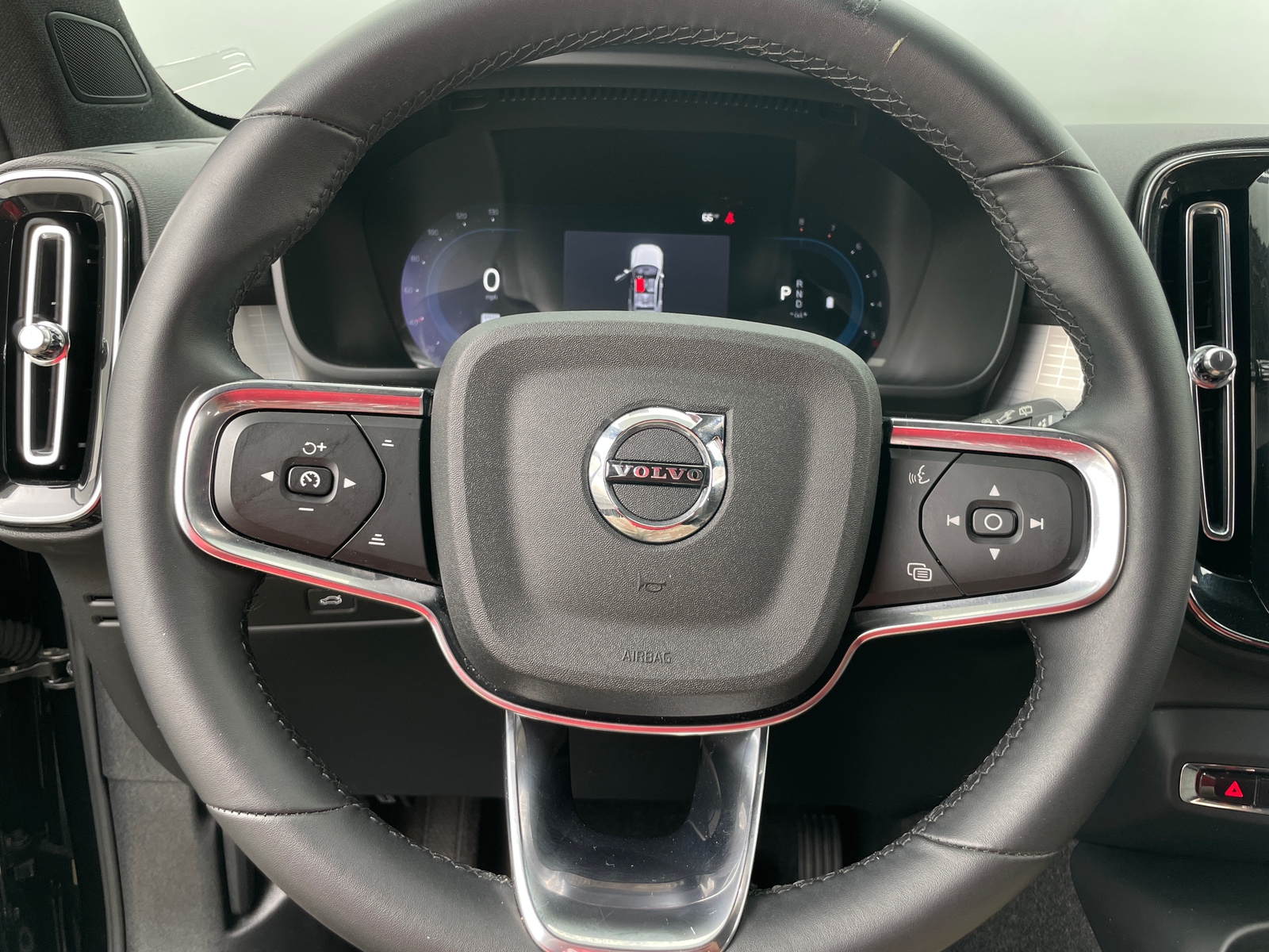 Thumbnail: 2024 Volvo XC40 - 5